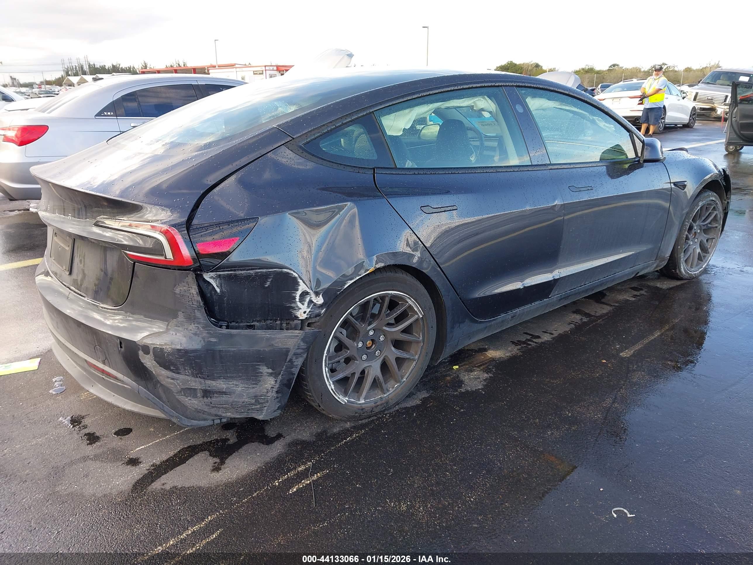 TESLA MODEL image 4