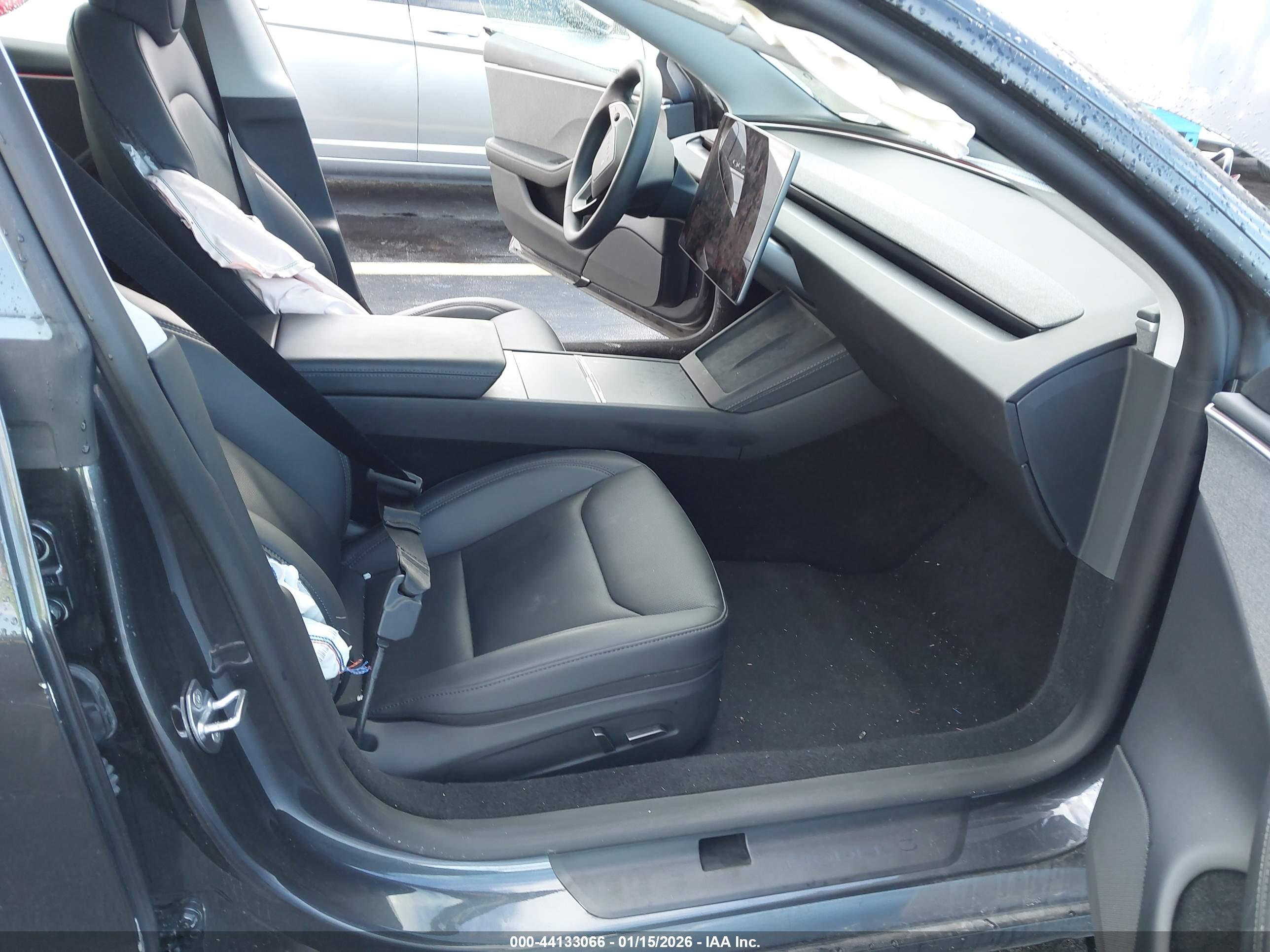 TESLA MODEL image 5