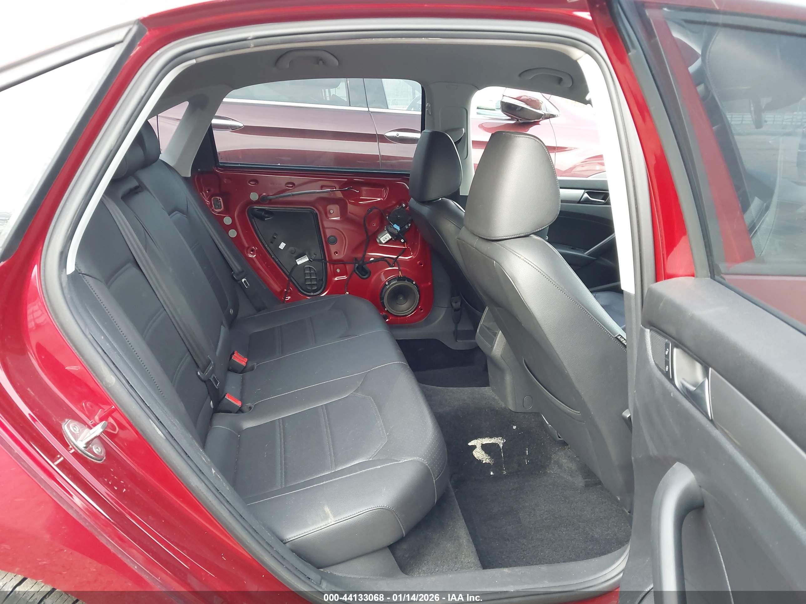 VOLKSWAGEN PASSAT image 8