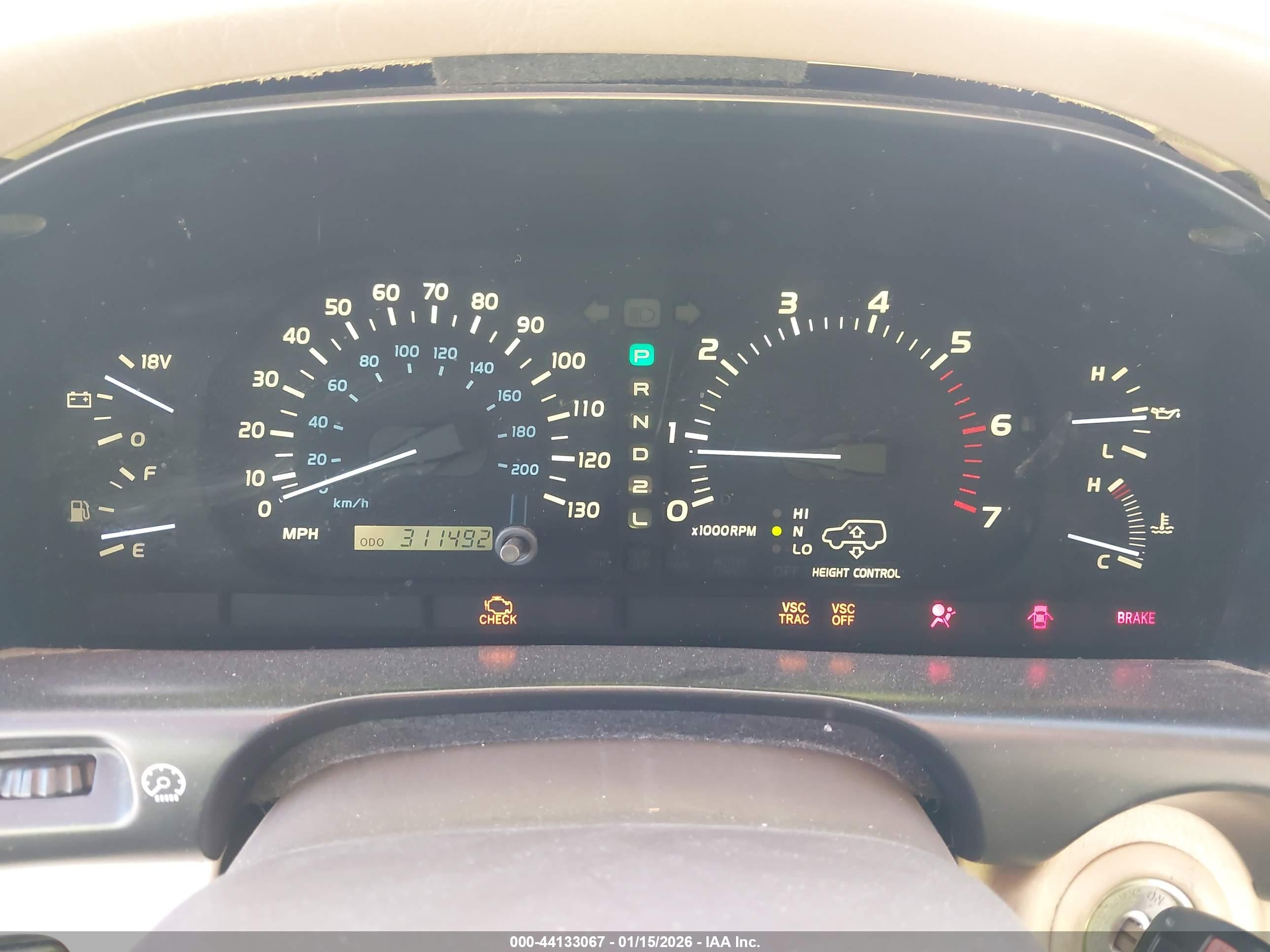 LEXUS LX image 7