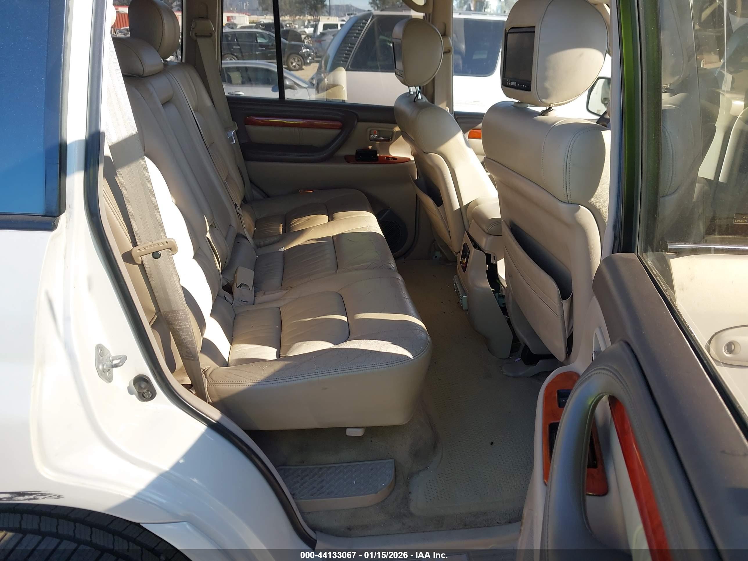LEXUS LX image 8