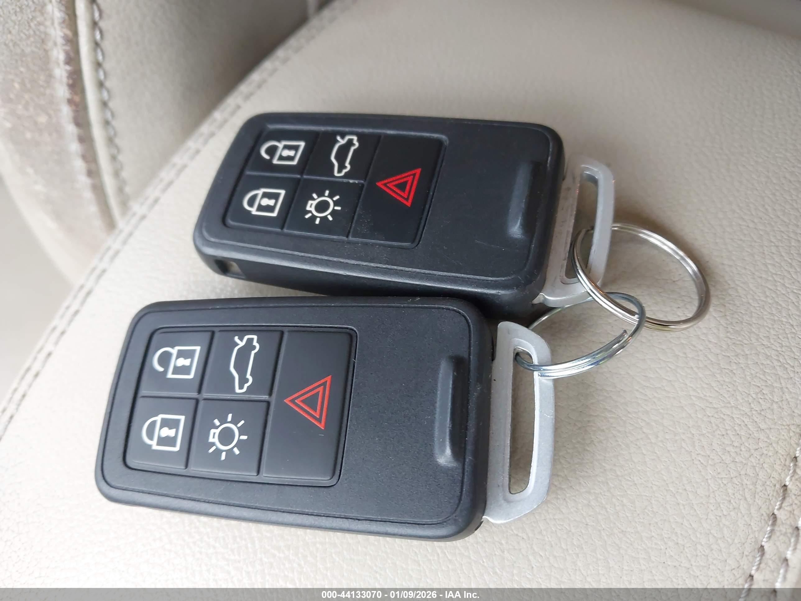 VOLVO XC60 image 11