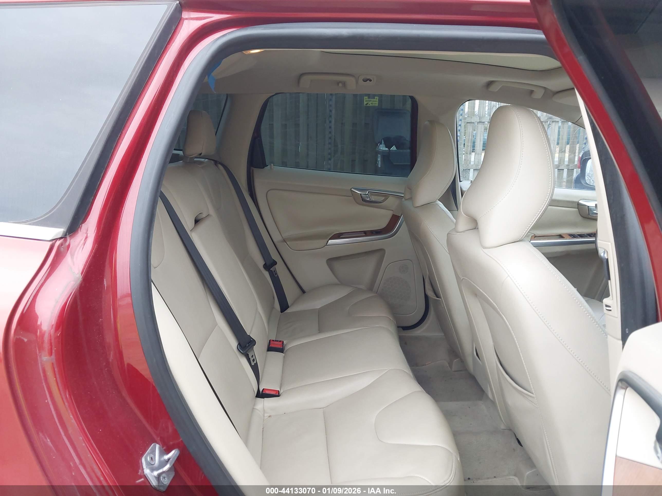 VOLVO XC60 image 8