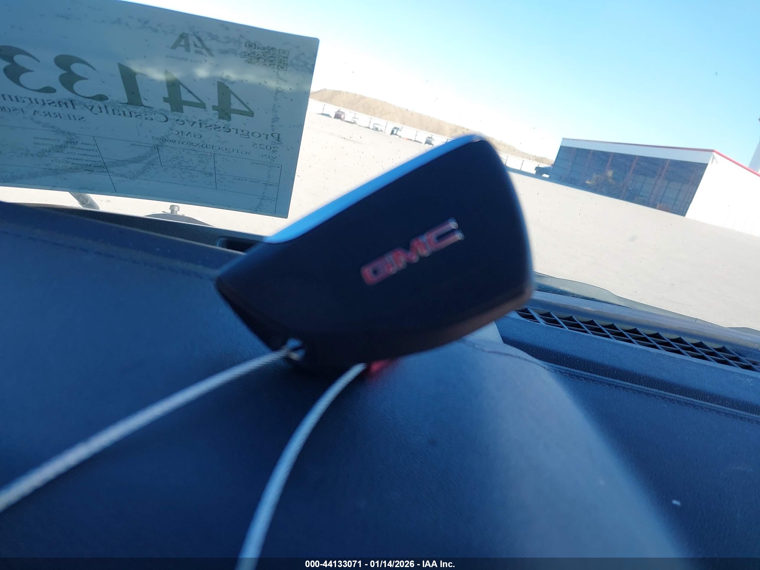 GMC SIERRA image 11
