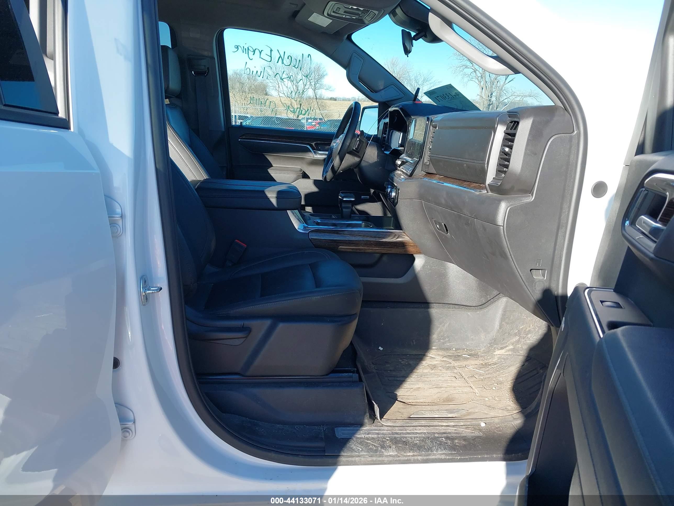 GMC SIERRA image 5