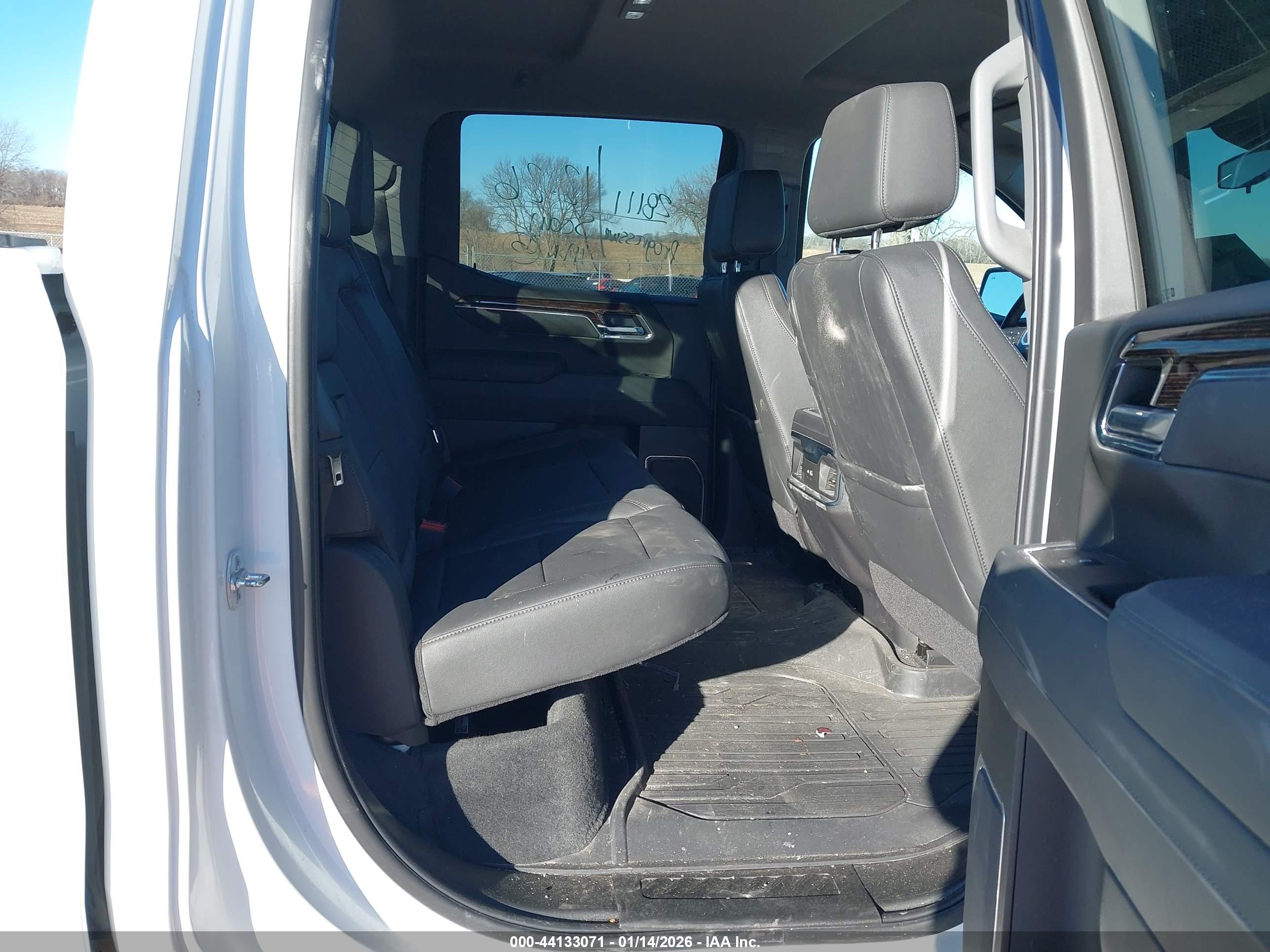 GMC SIERRA image 8