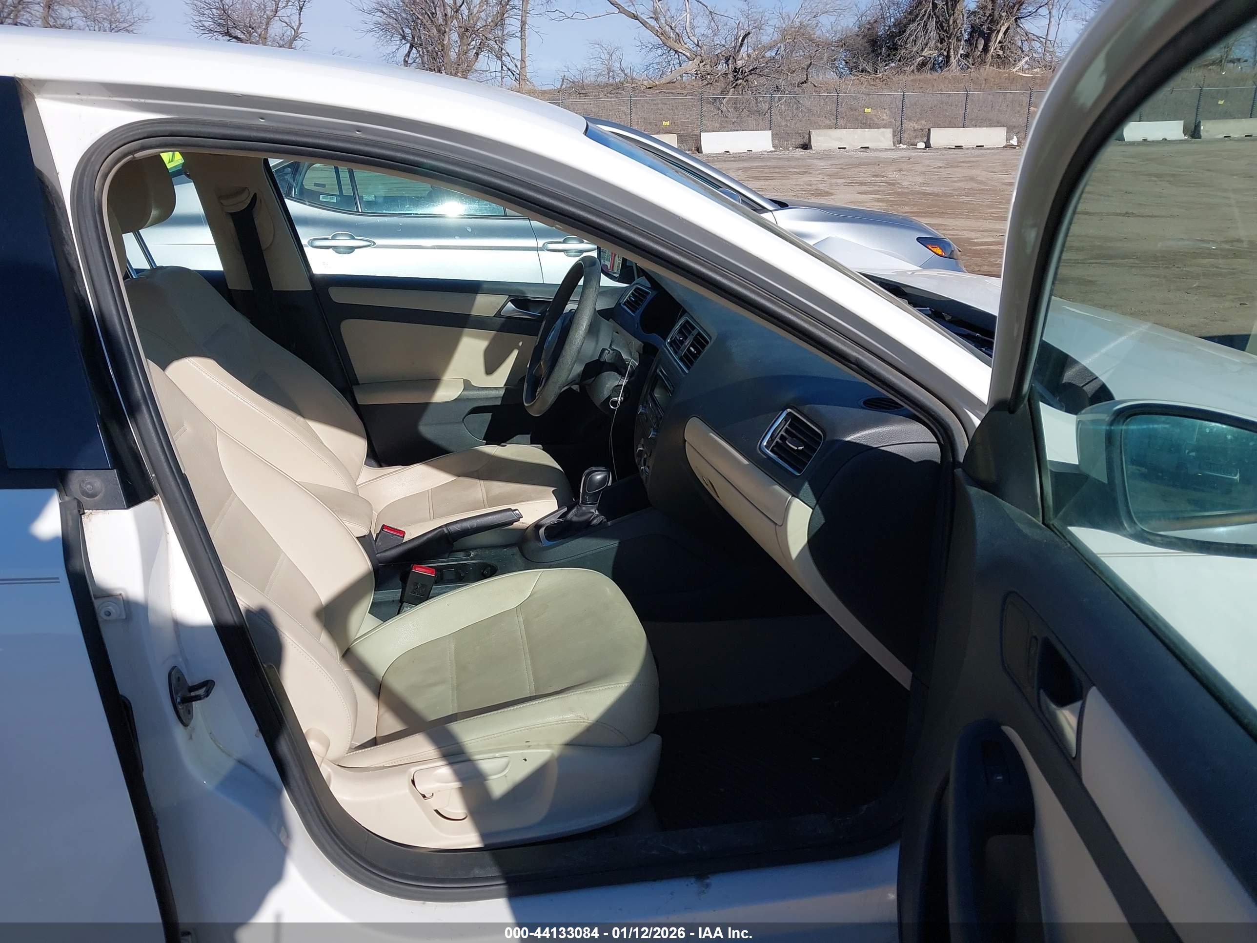 VOLKSWAGEN JETTA image 5