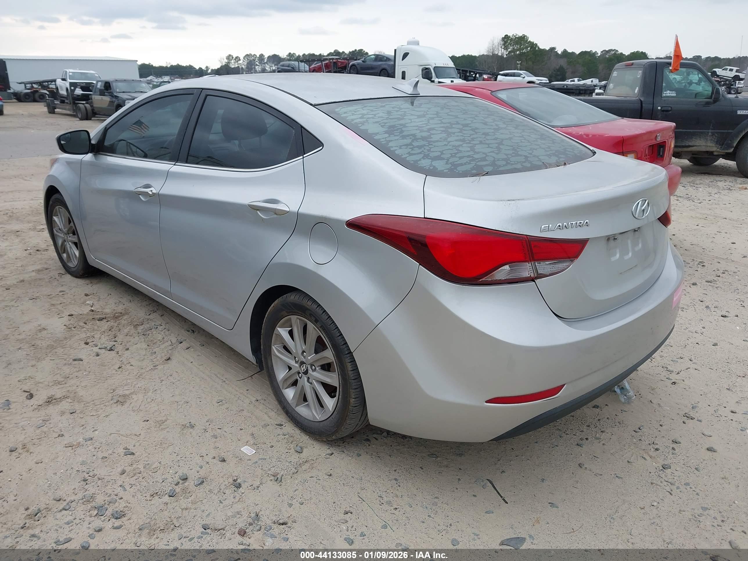 HYUNDAI ELANTRA image 3