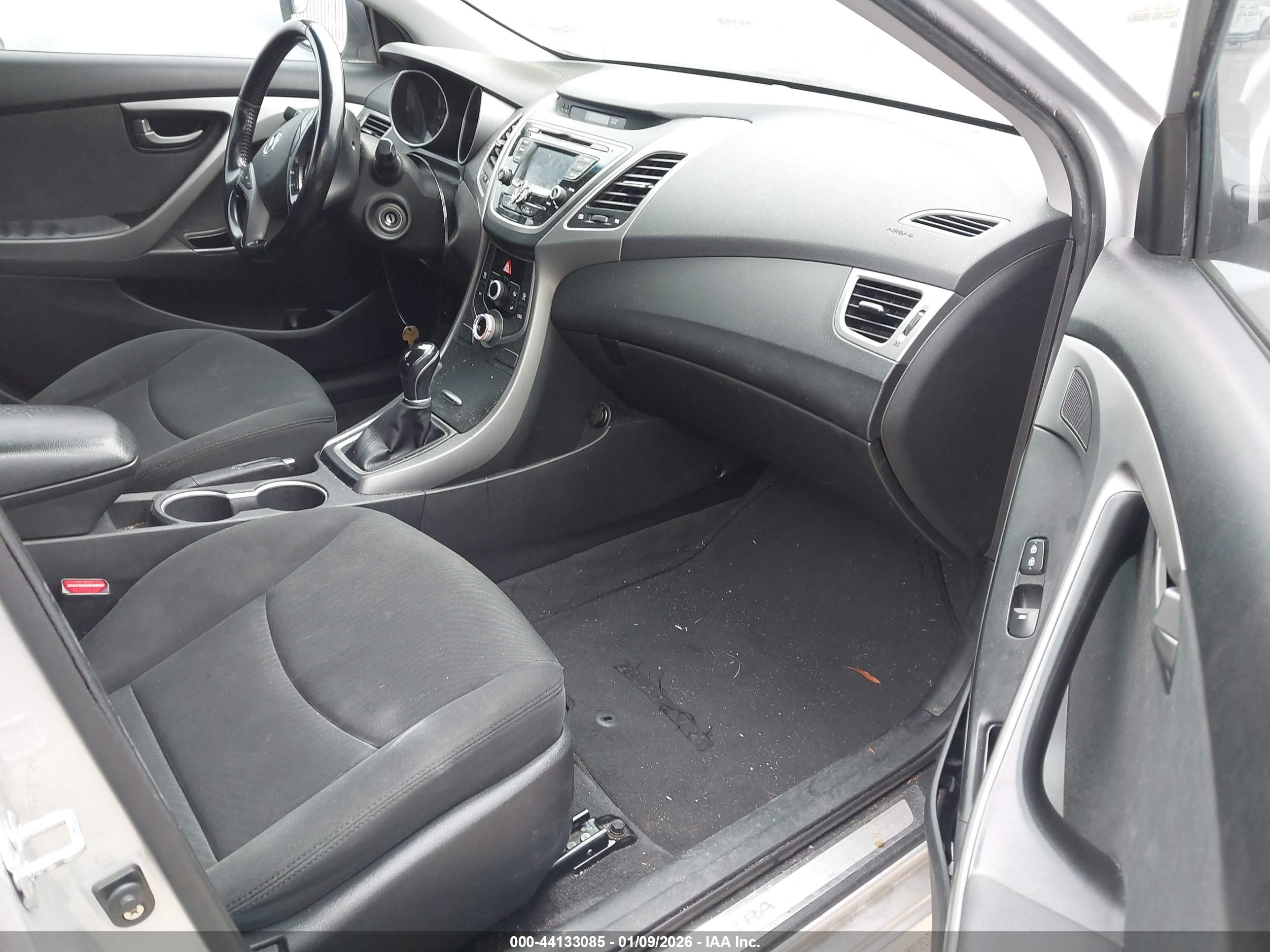HYUNDAI ELANTRA image 5