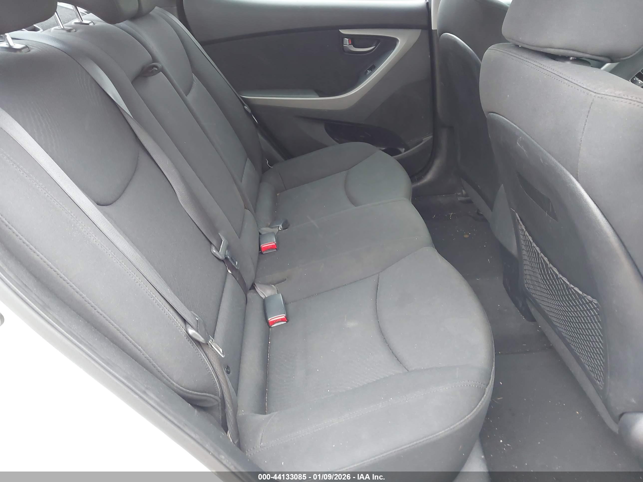HYUNDAI ELANTRA image 8