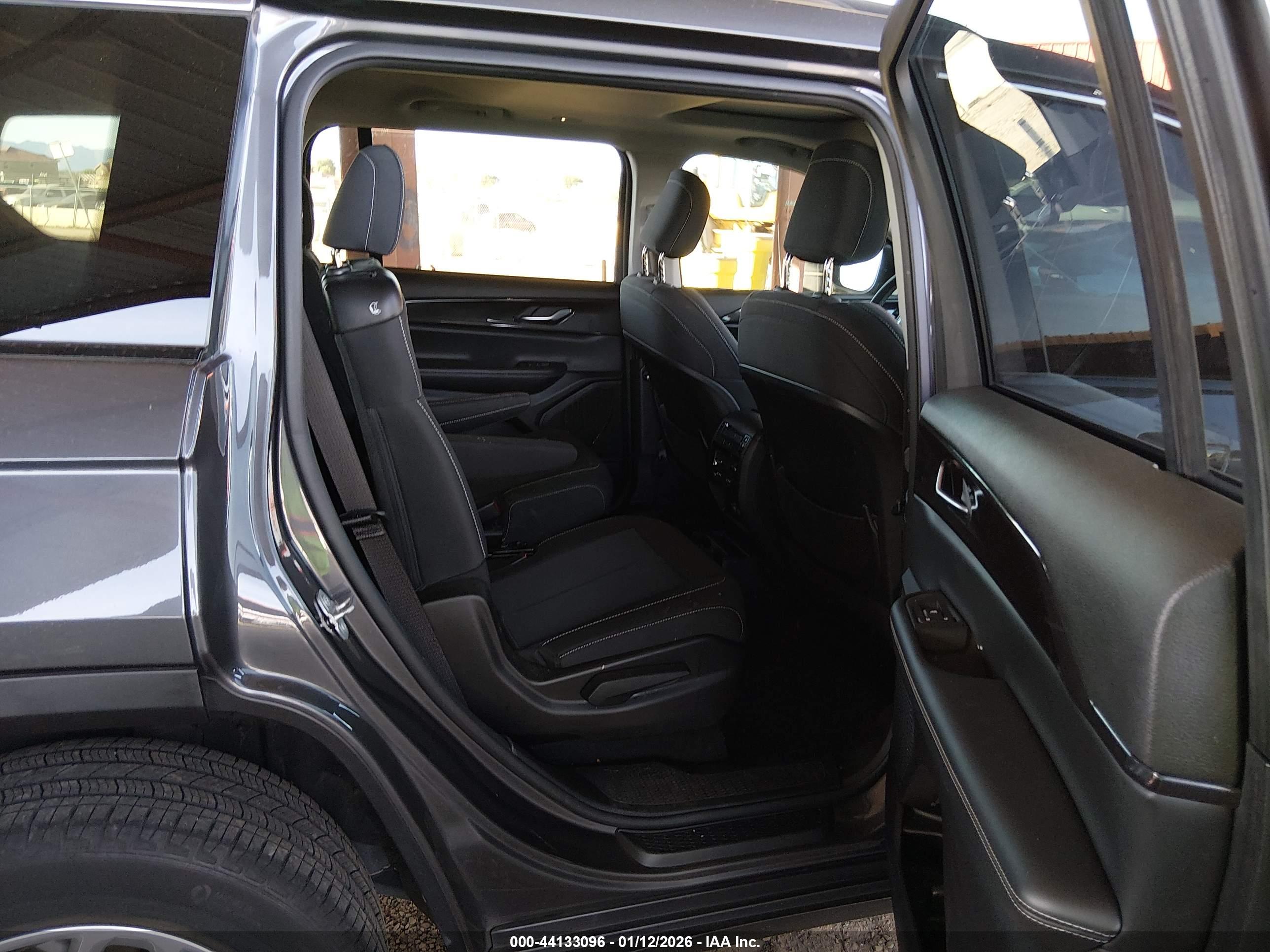 JEEP GRAND image 8