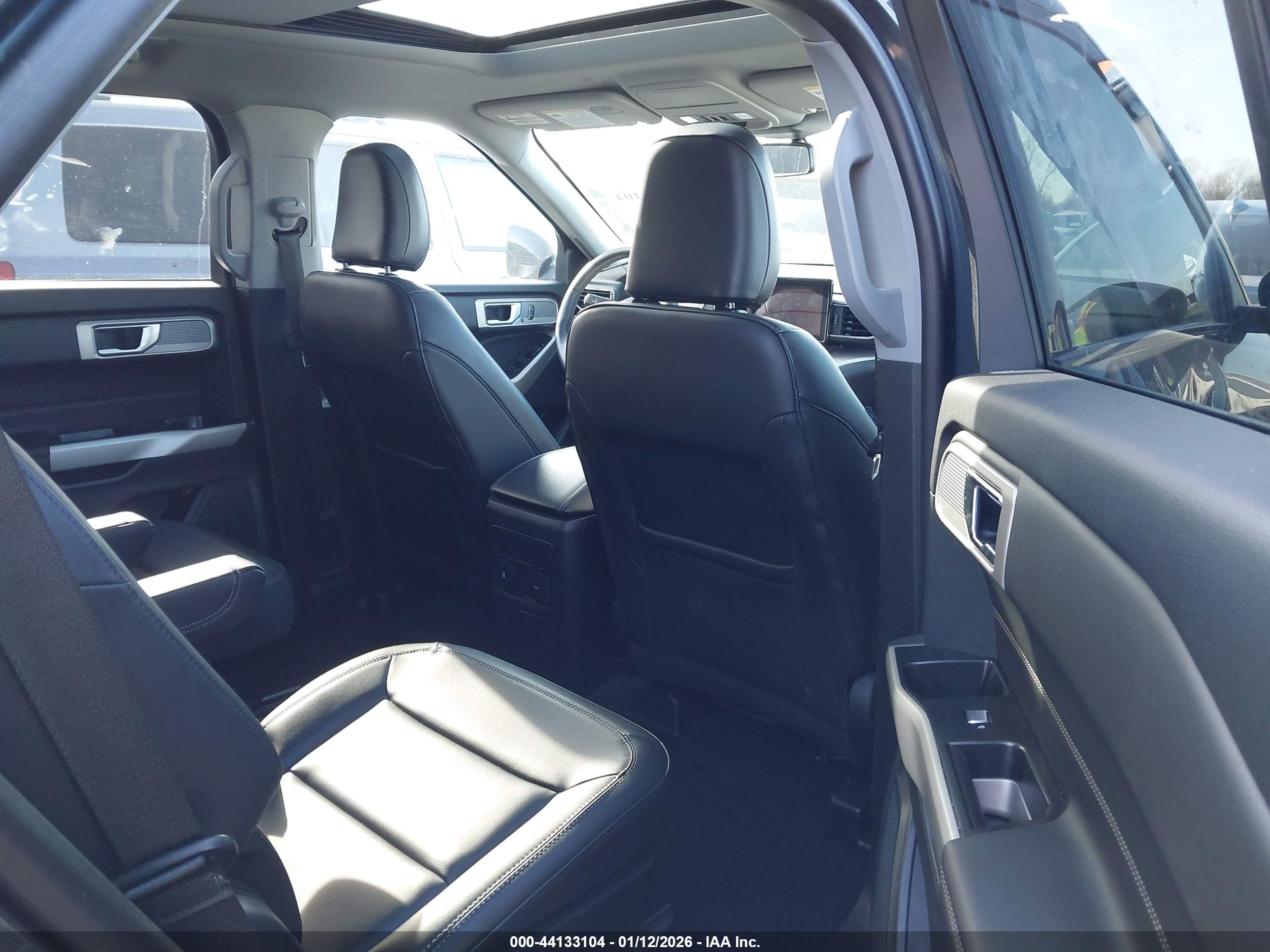FORD EXPLORER image 8