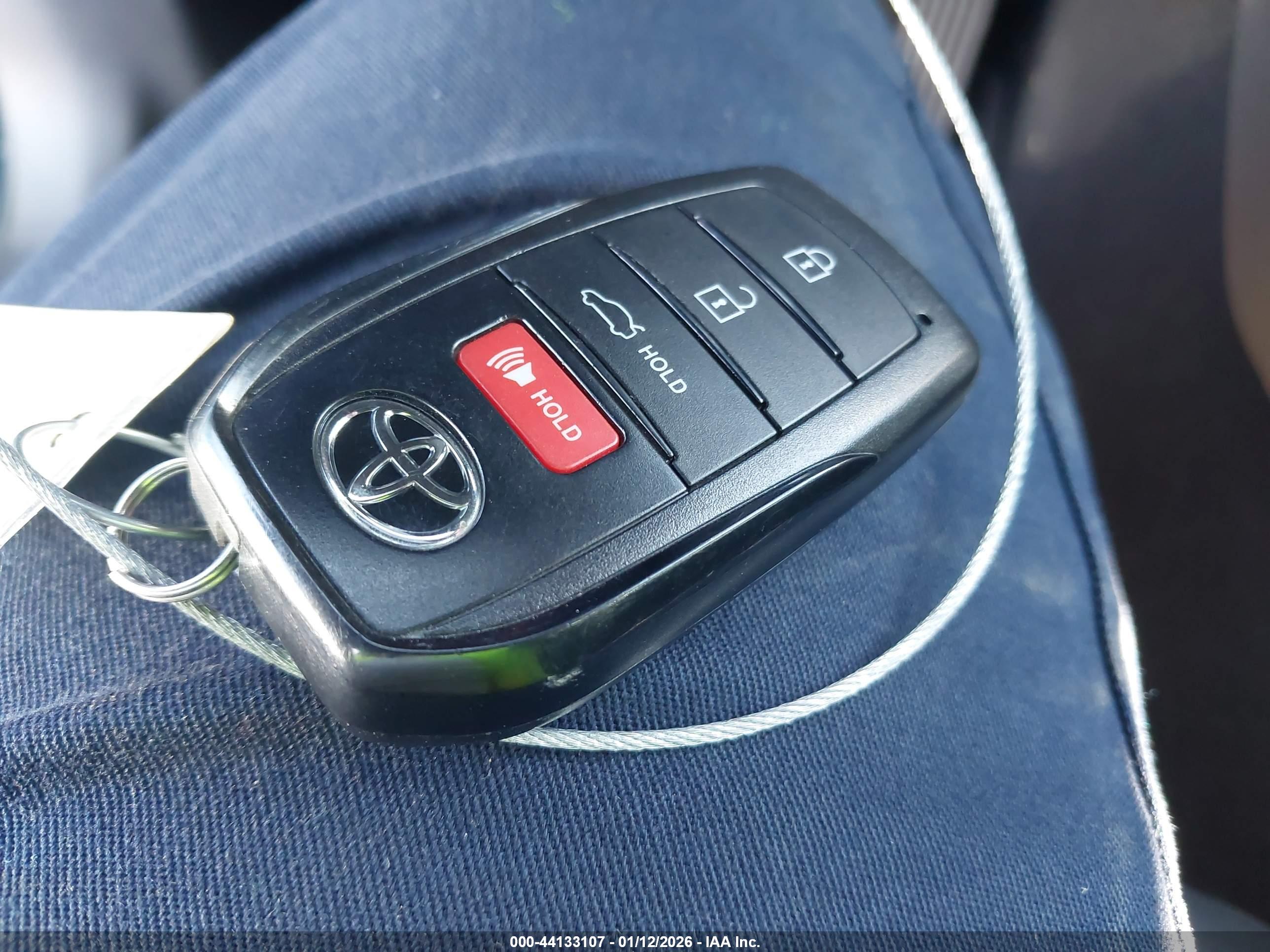 TOYOTA CAMRY image 11