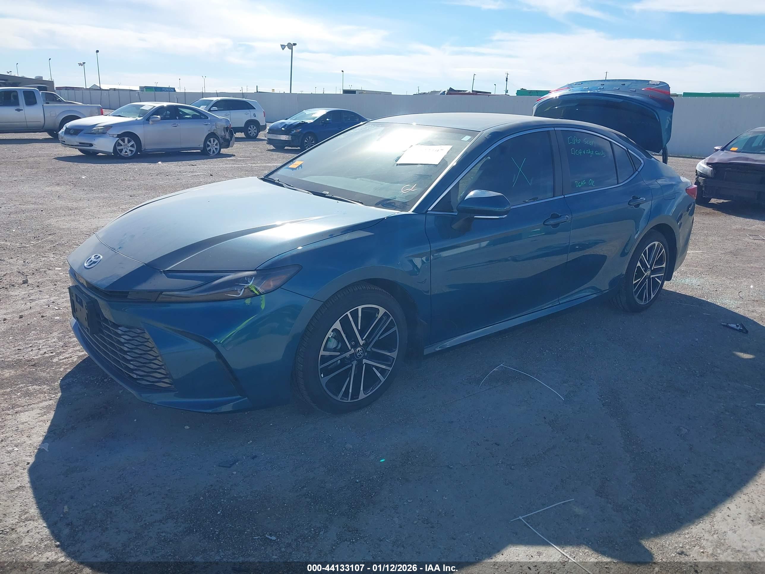 TOYOTA CAMRY image 2