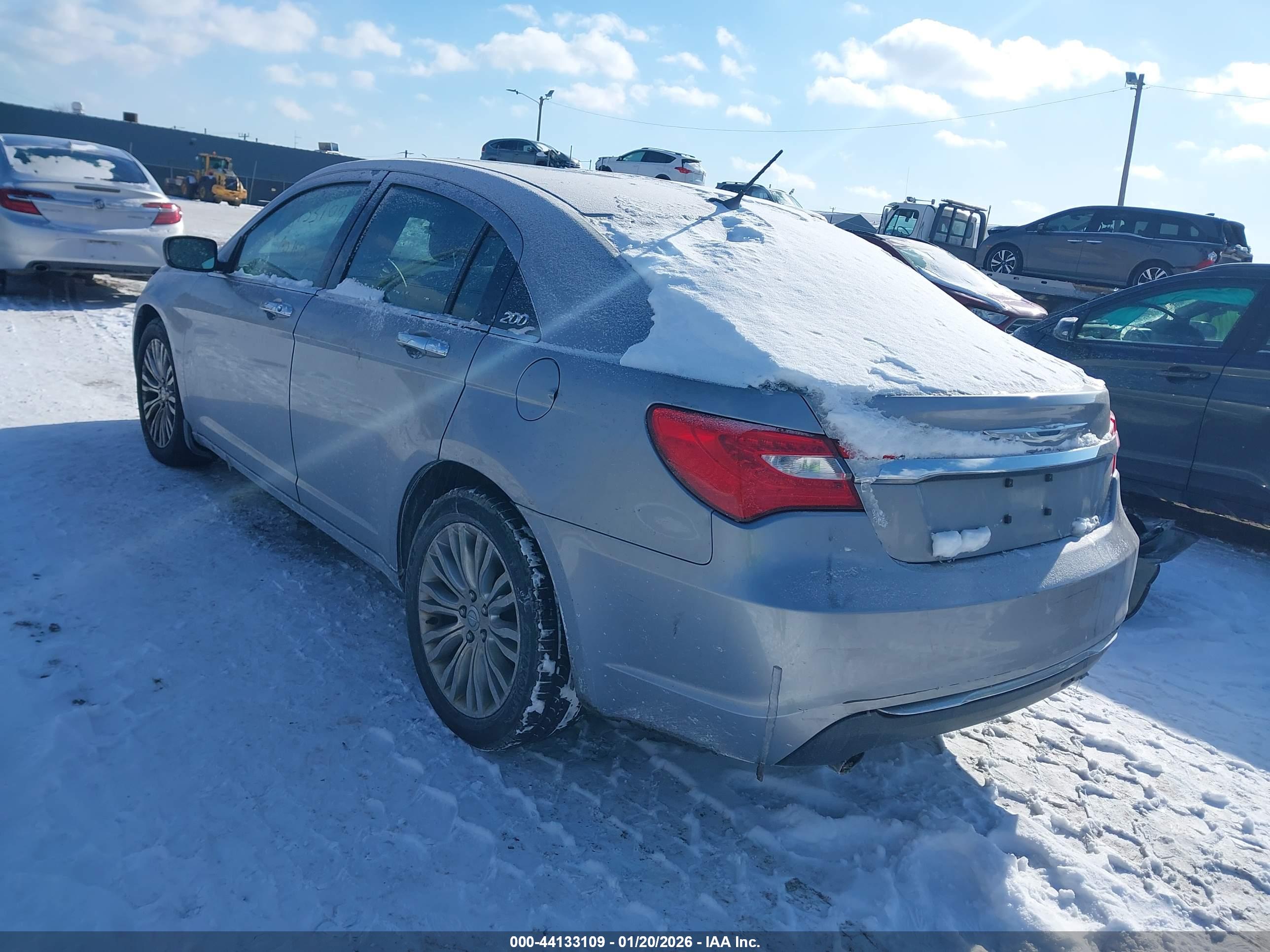 CHRYSLER 200 image 3