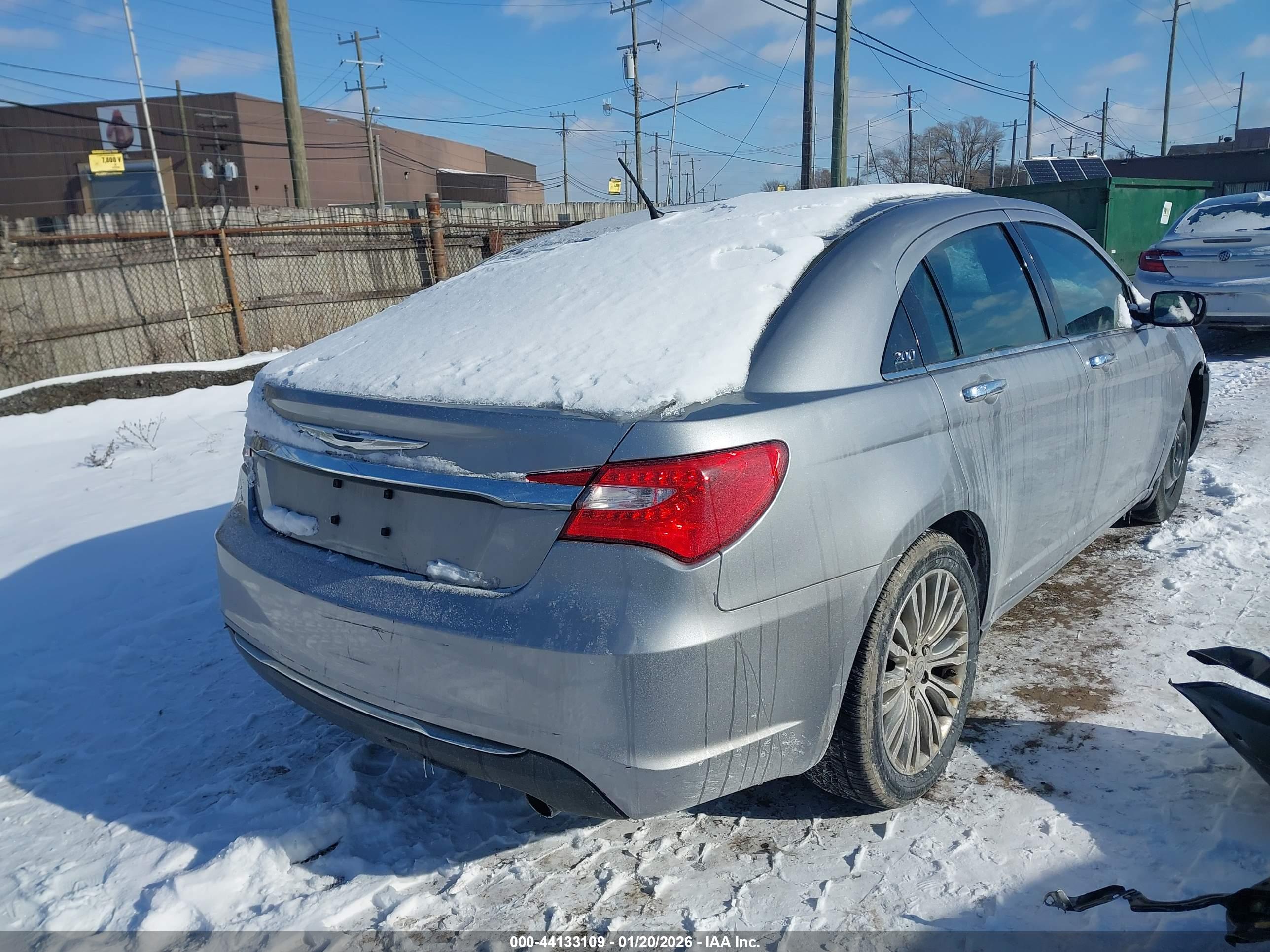 CHRYSLER 200 image 4