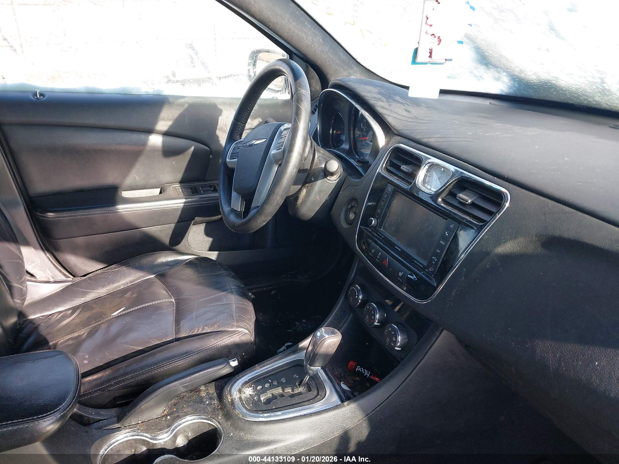 CHRYSLER 200 image 5