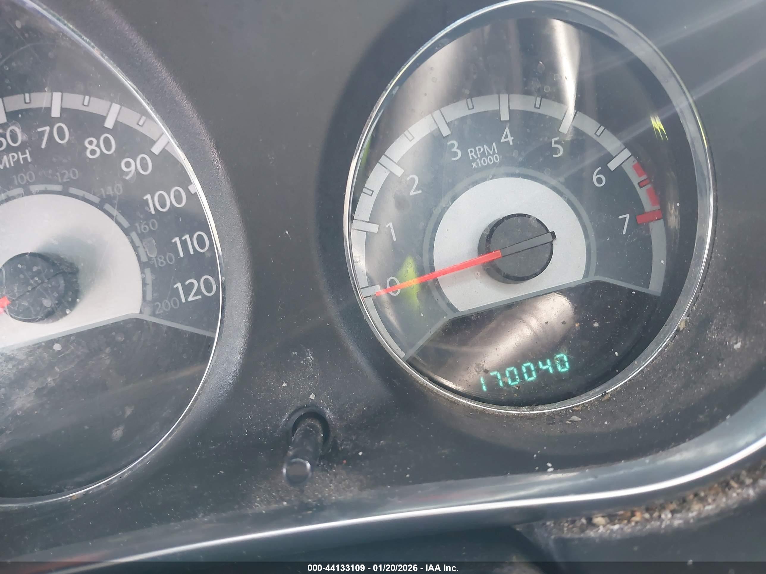 CHRYSLER 200 image 7