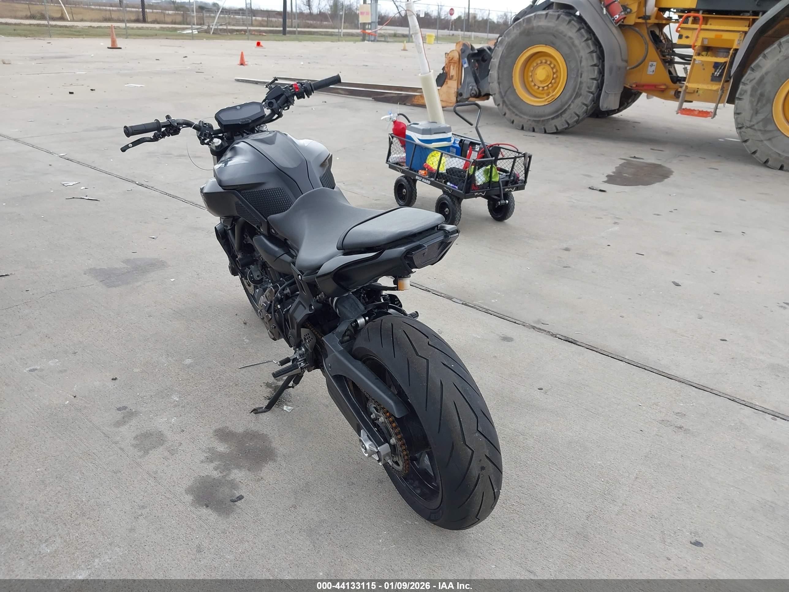 YAMAHA MT07 image 3