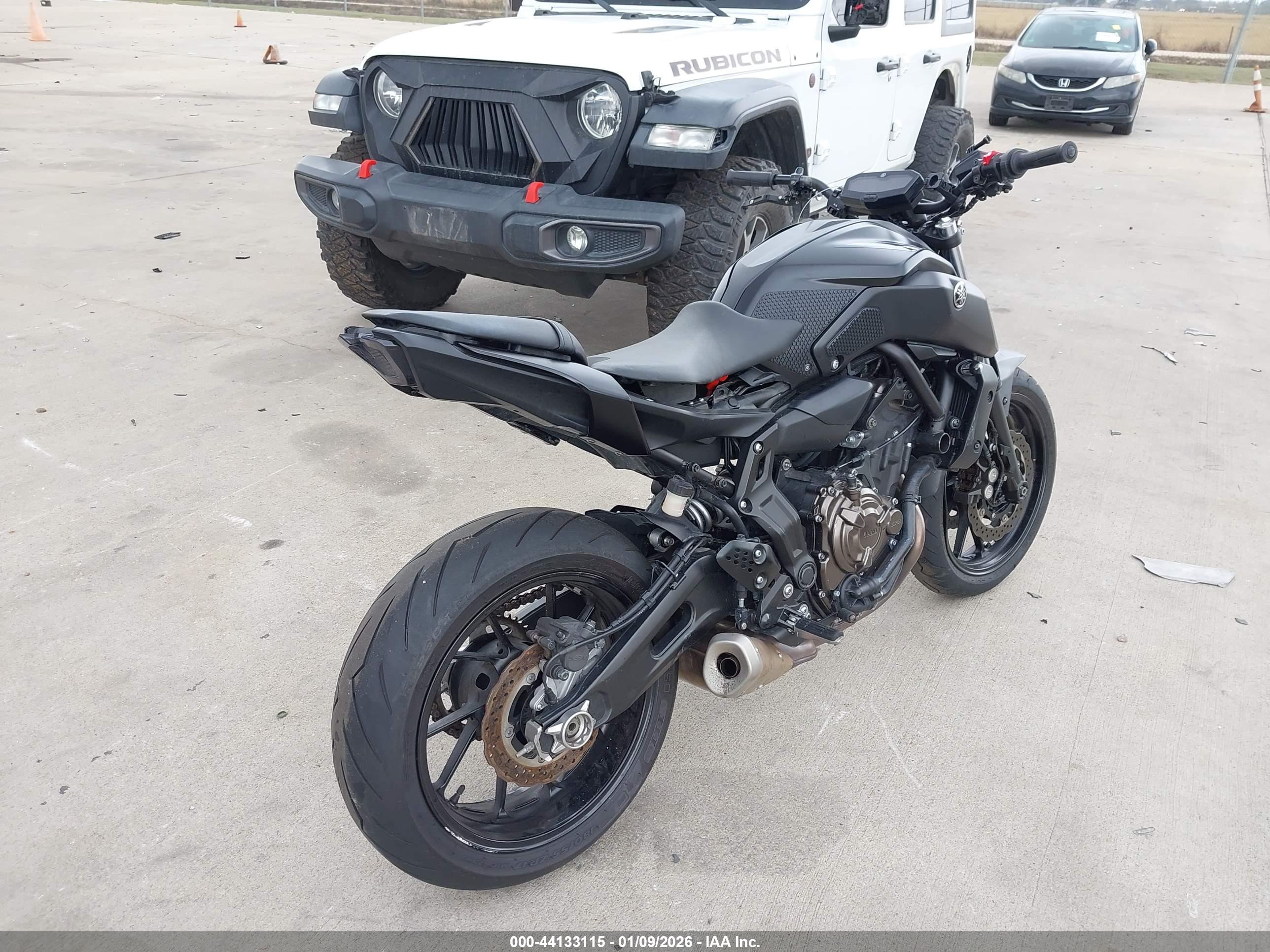 YAMAHA MT07 image 4