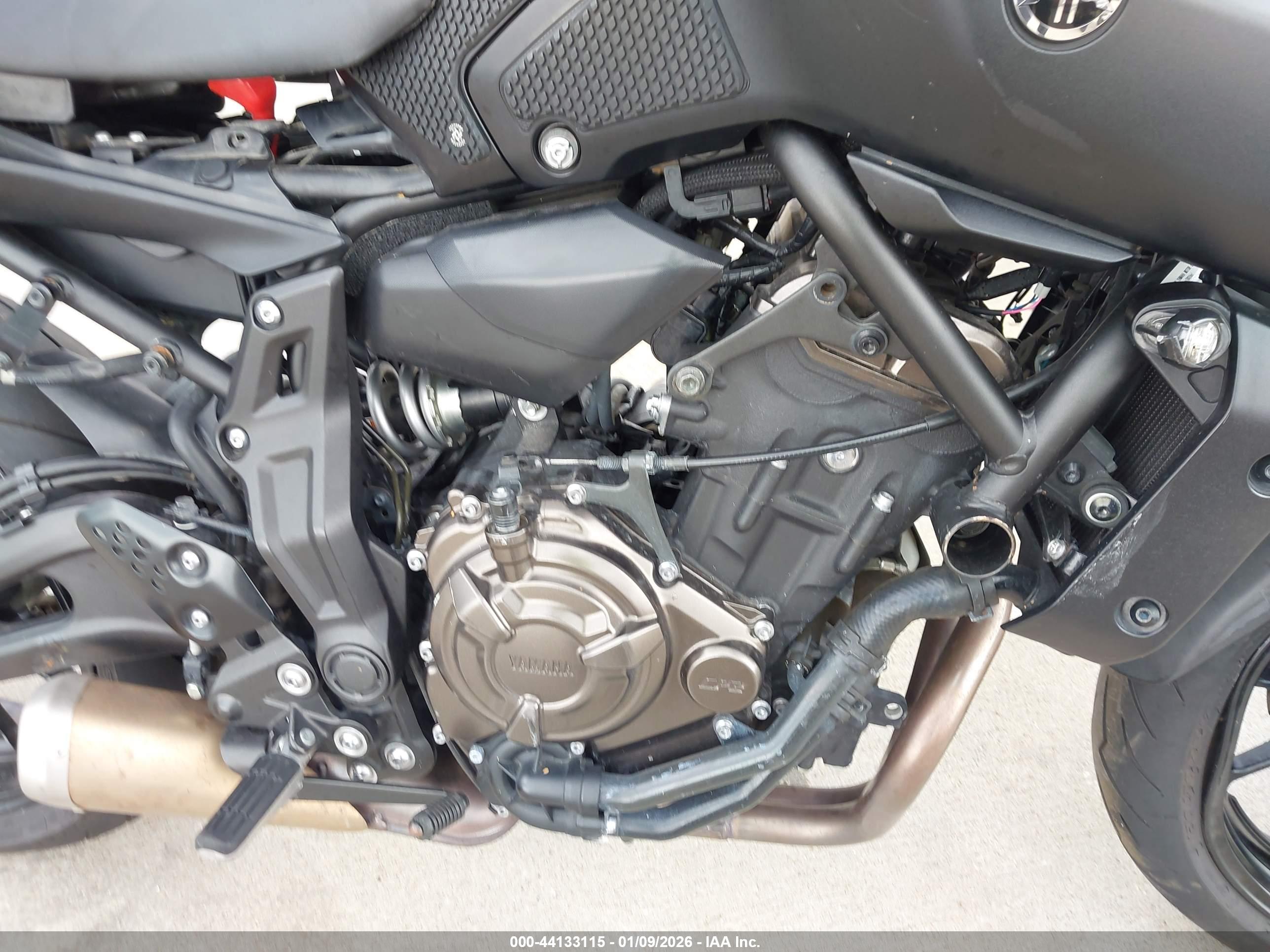 YAMAHA MT07 image 8