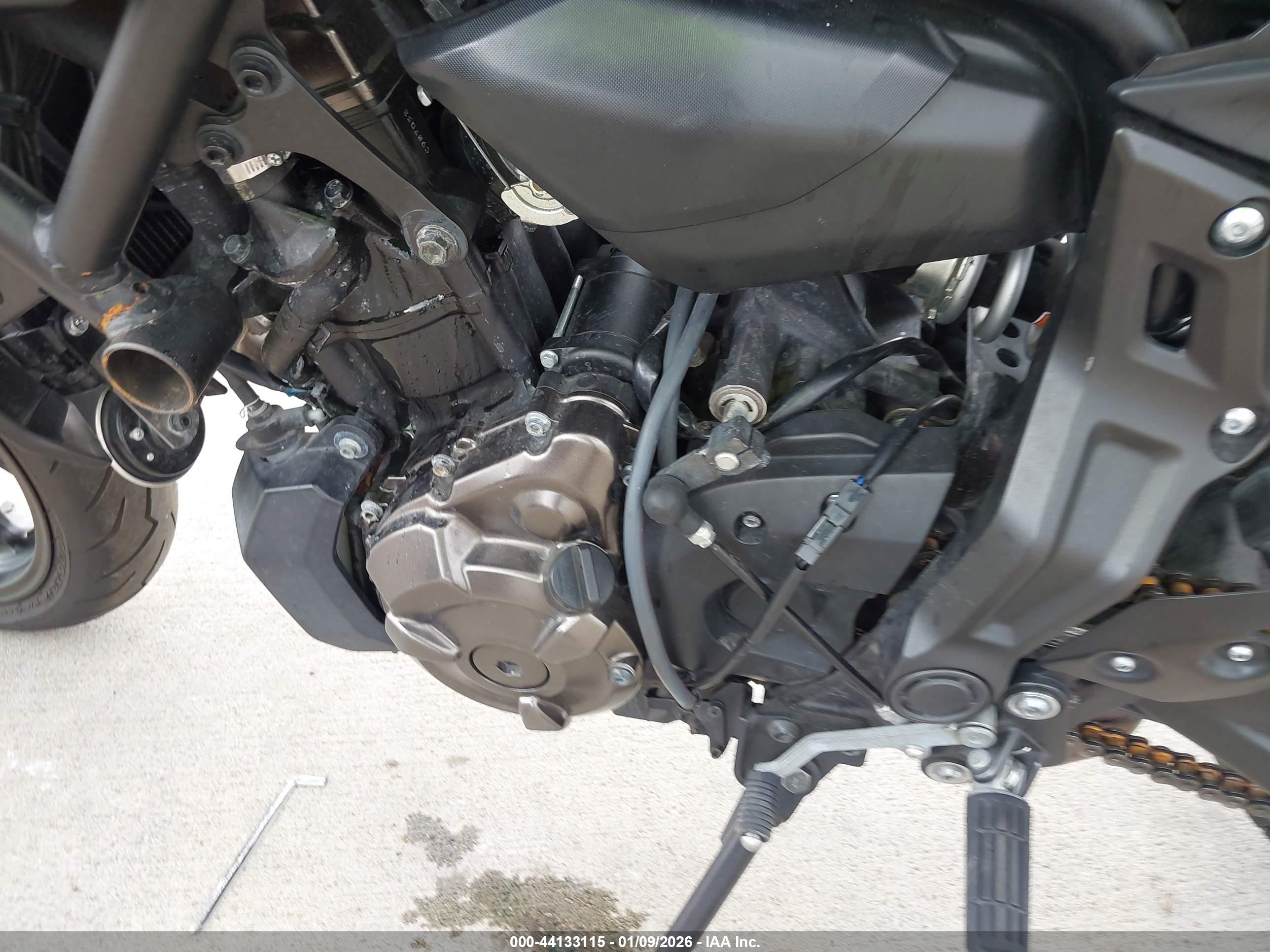 YAMAHA MT07 image 9