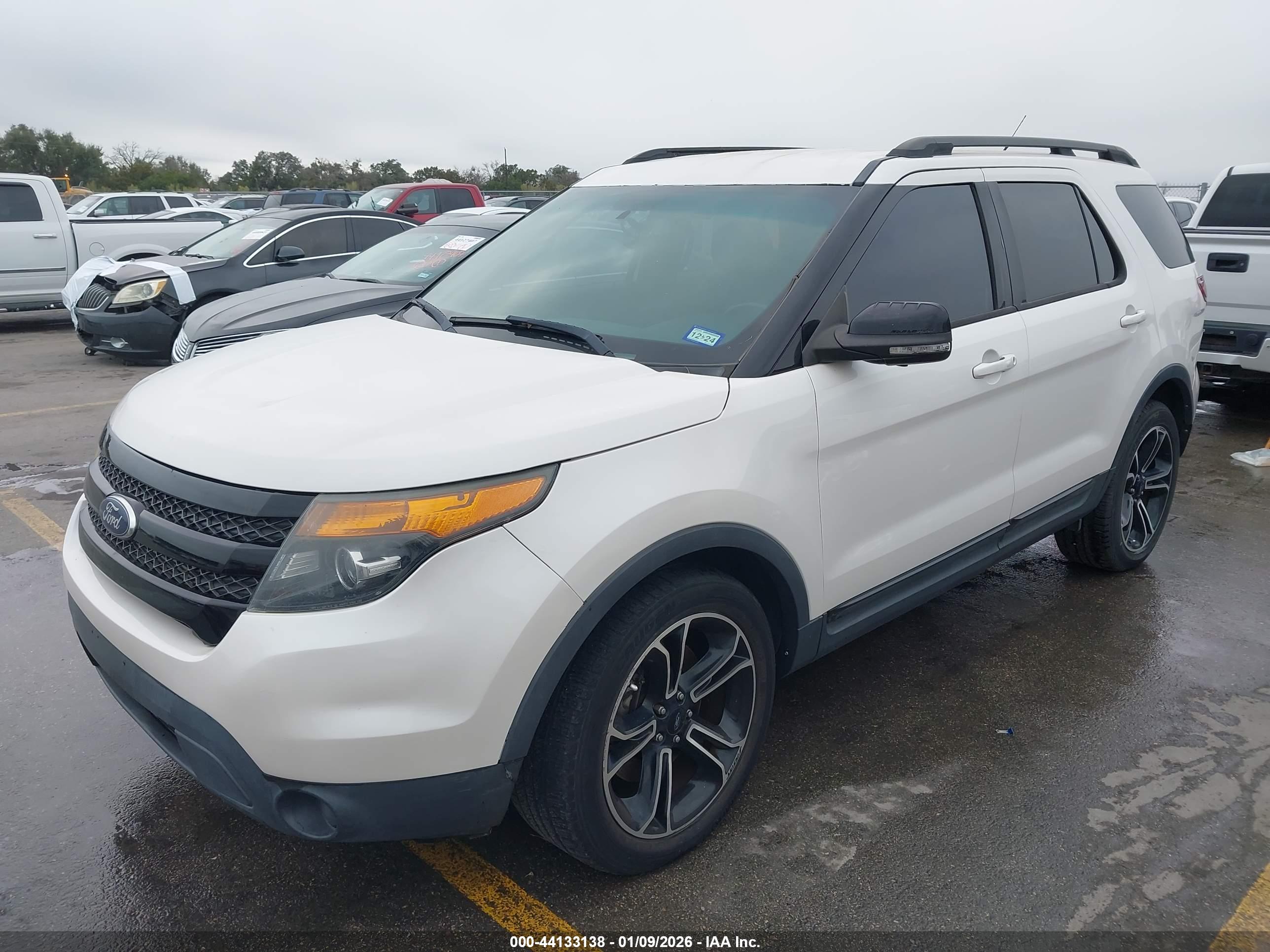 FORD EXPLORER image 2
