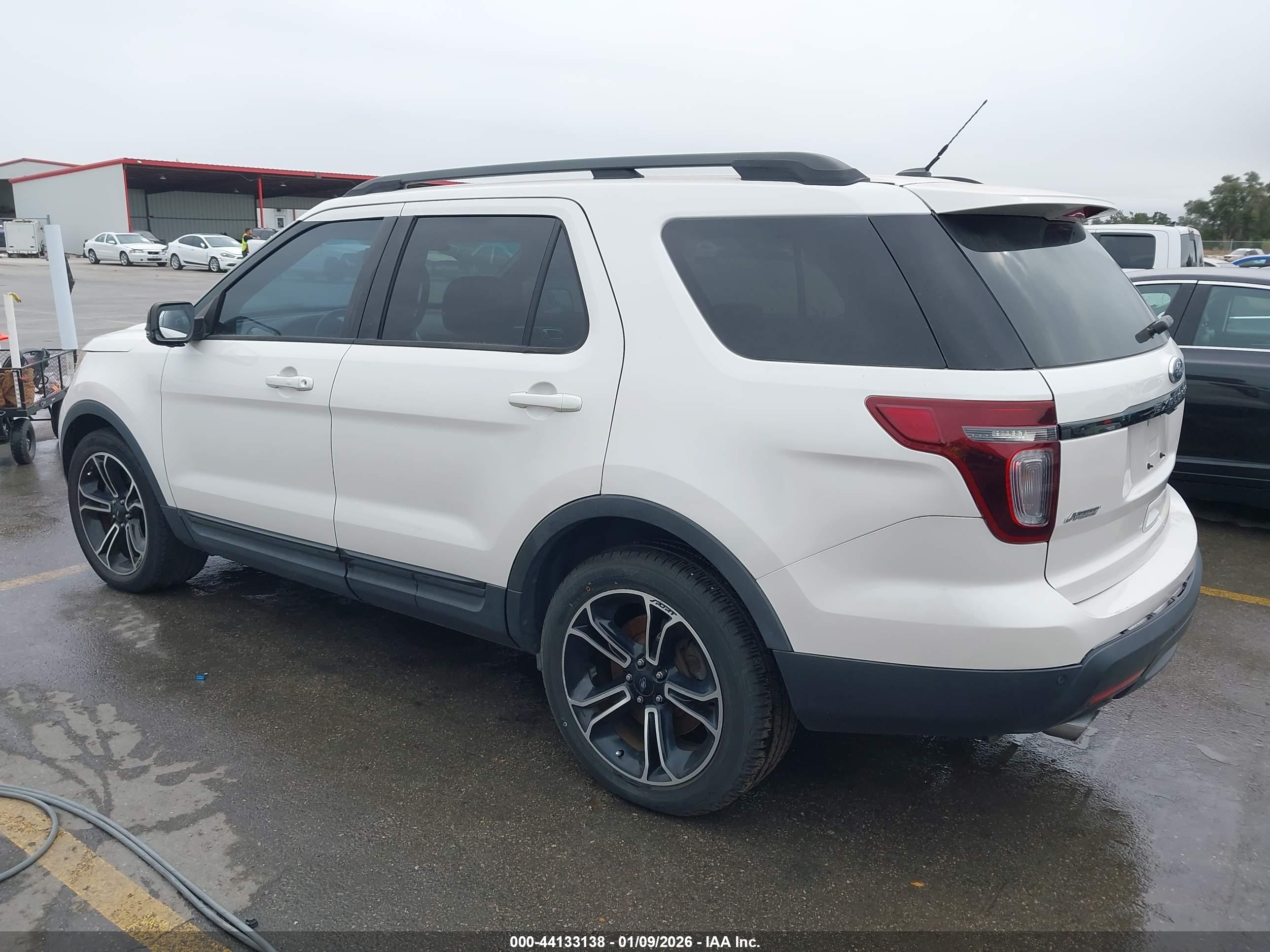 FORD EXPLORER image 3