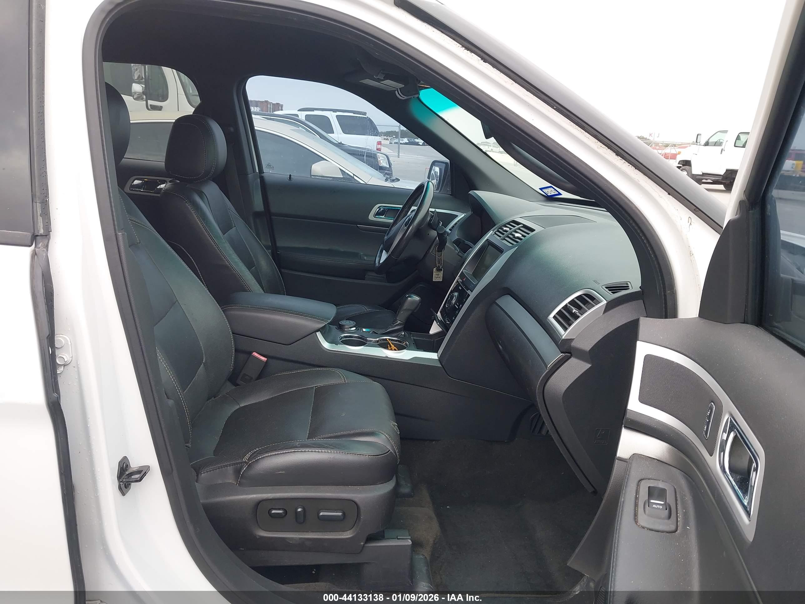 FORD EXPLORER image 5