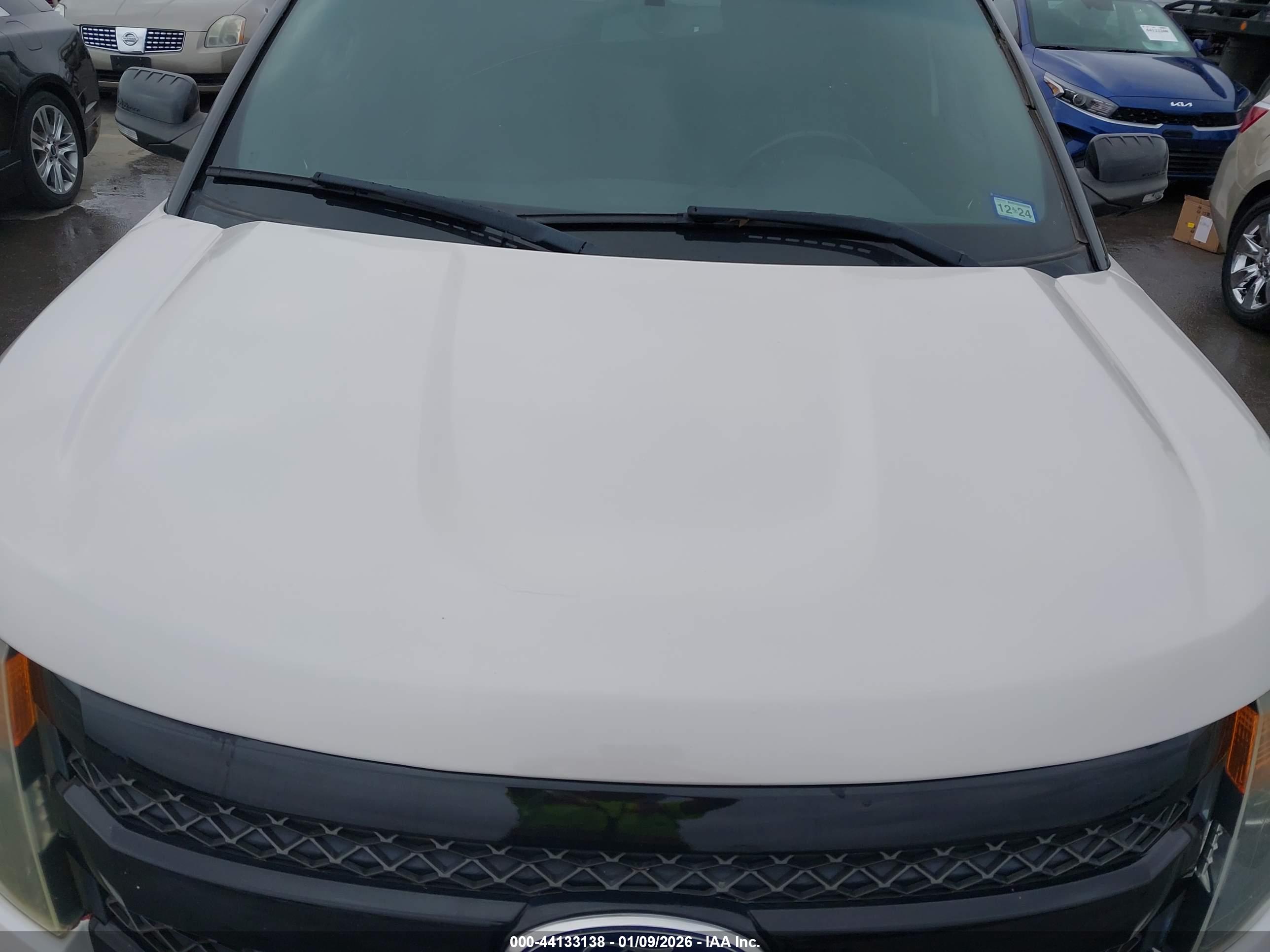 FORD EXPLORER image 6