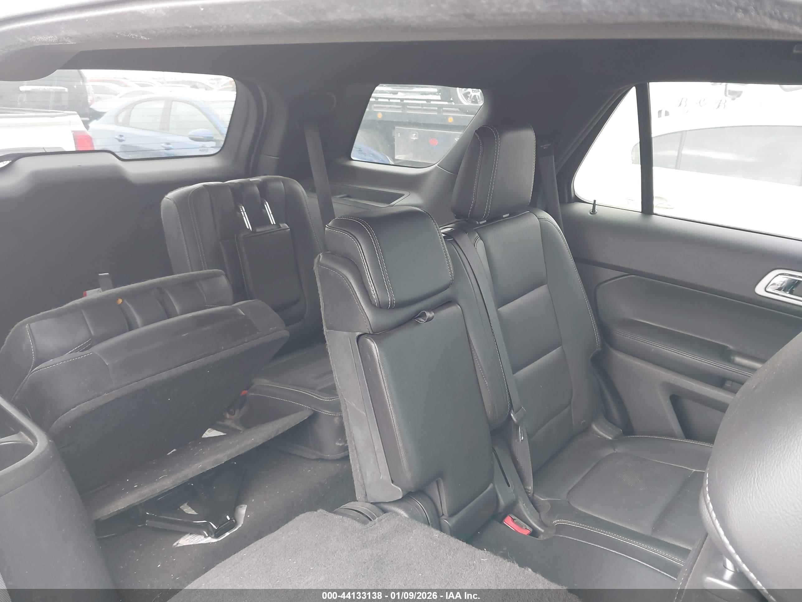FORD EXPLORER image 8