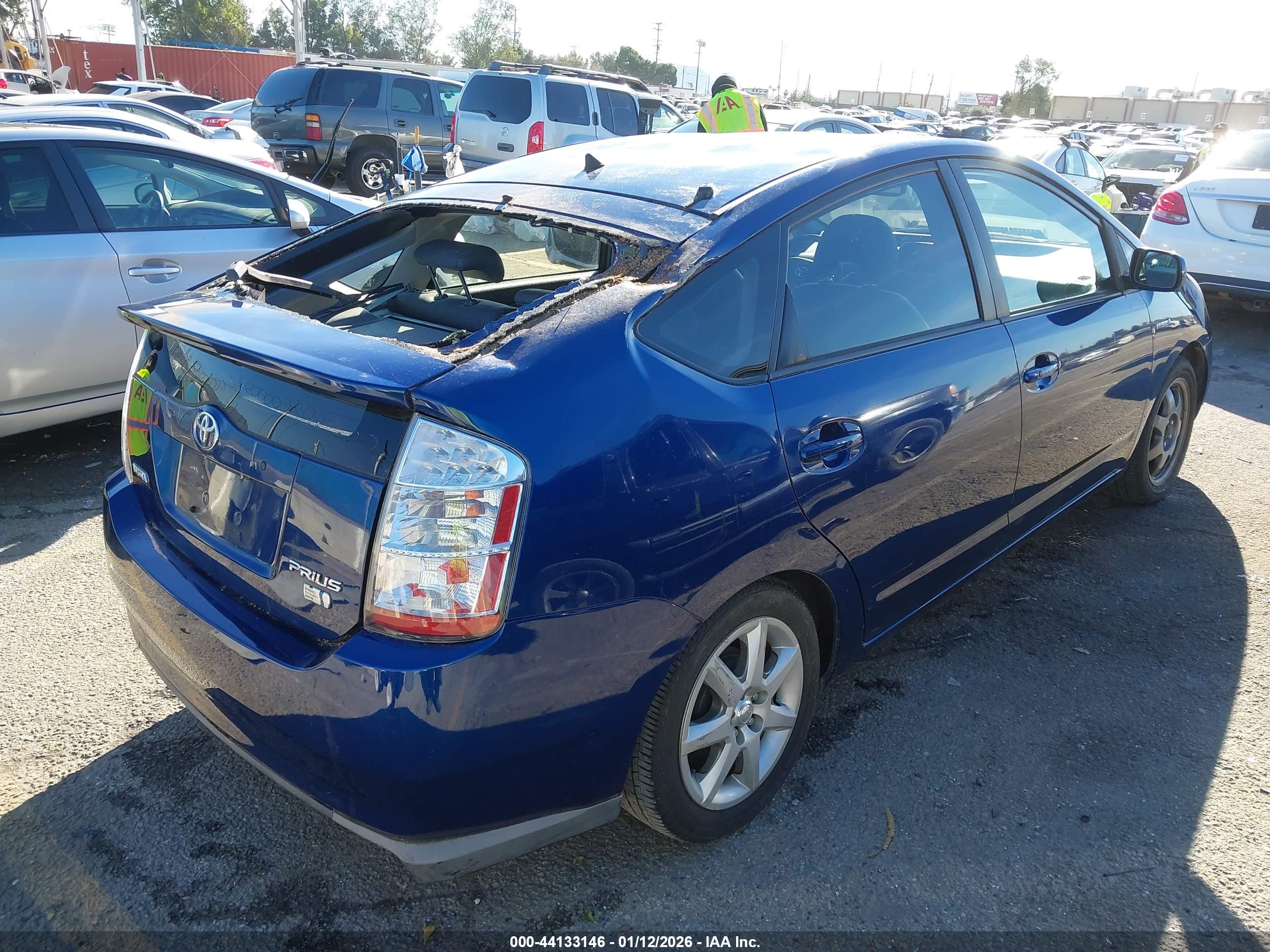 TOYOTA PRIUS image 4