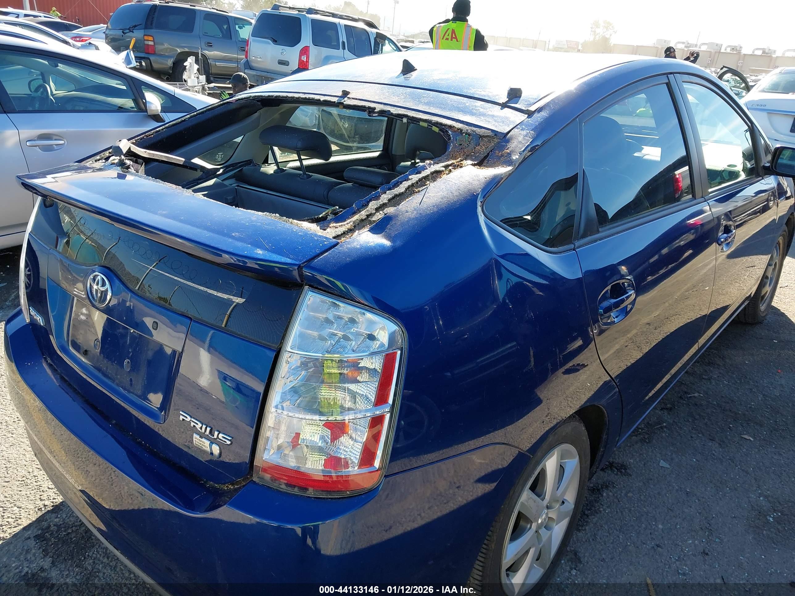 TOYOTA PRIUS image 6