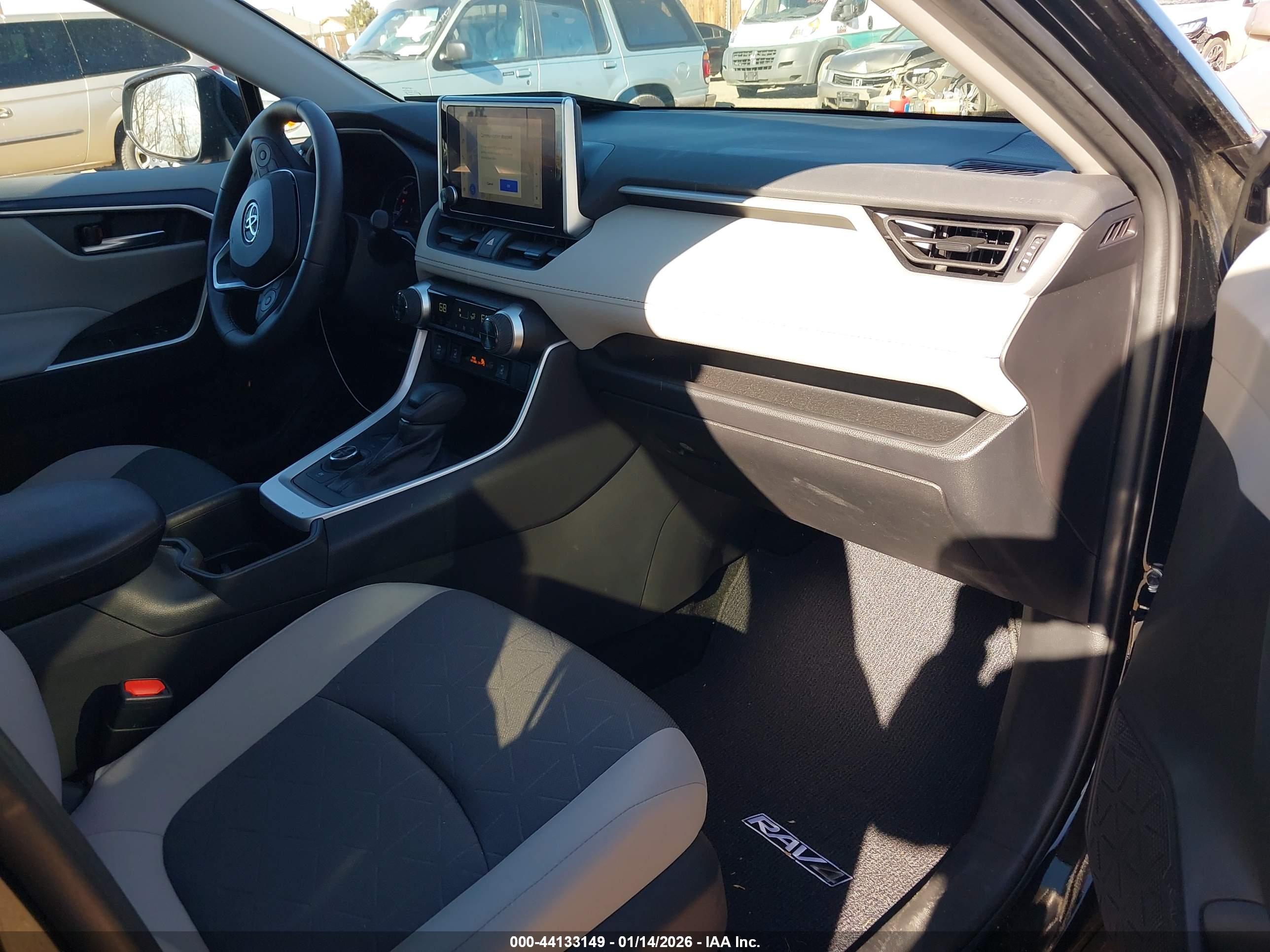 TOYOTA RAV4 image 5