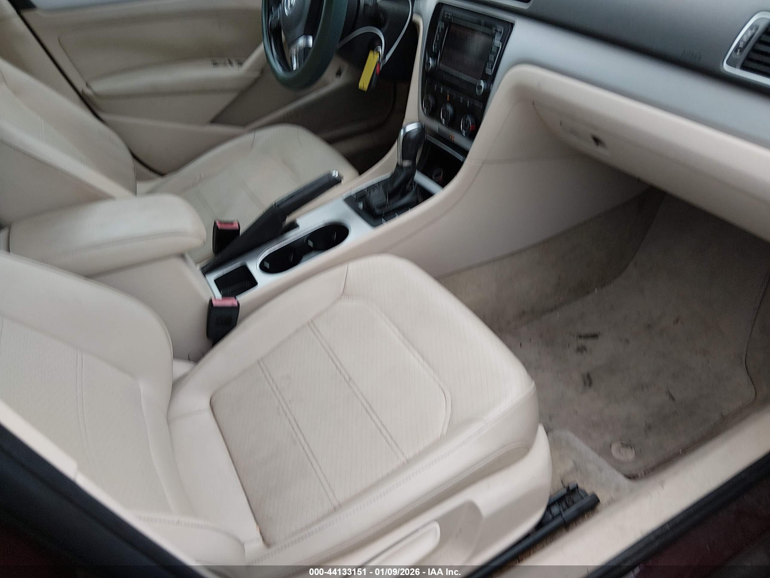 VOLKSWAGEN PASSAT image 5