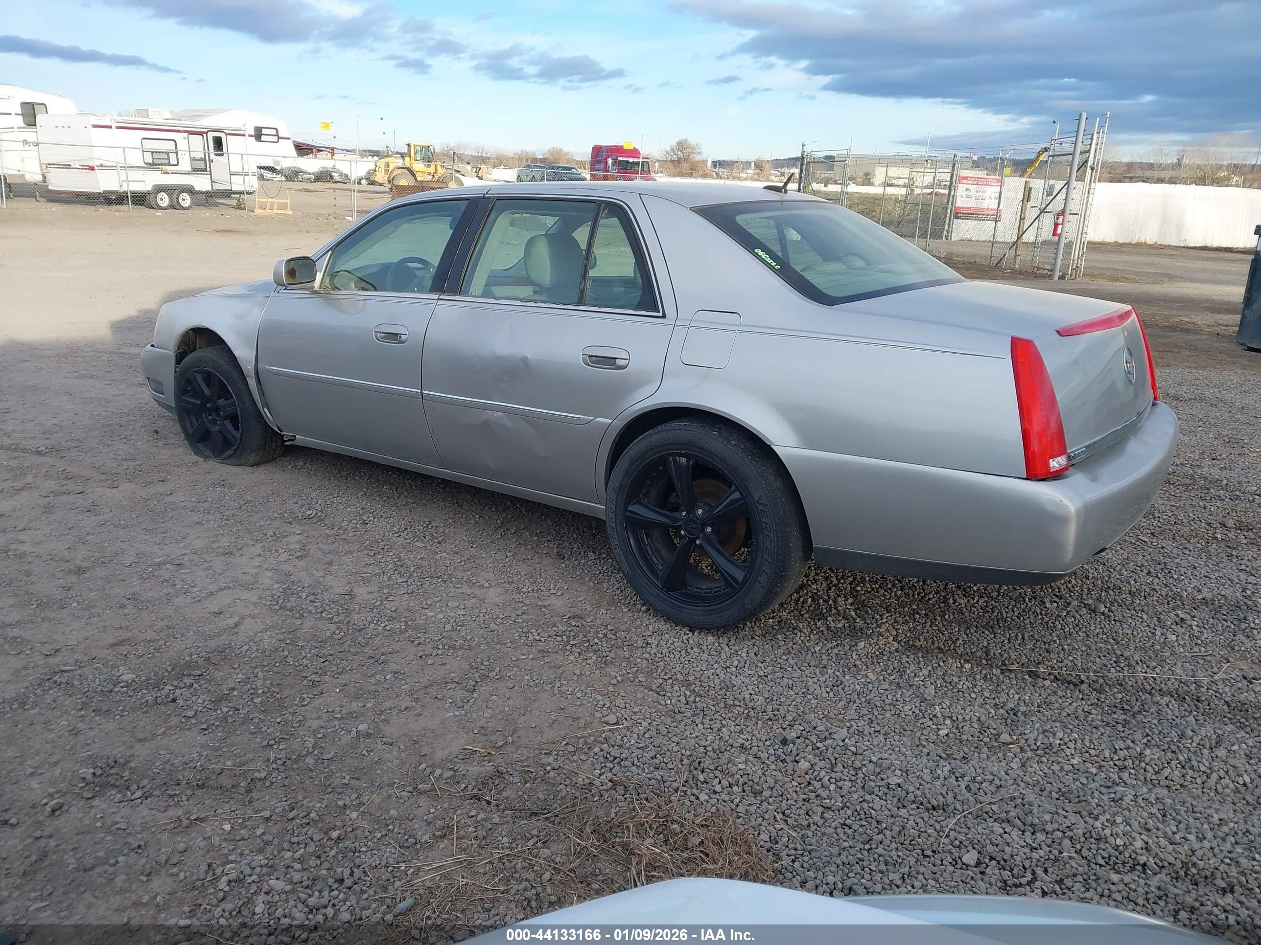 CADILLAC DTS image 3