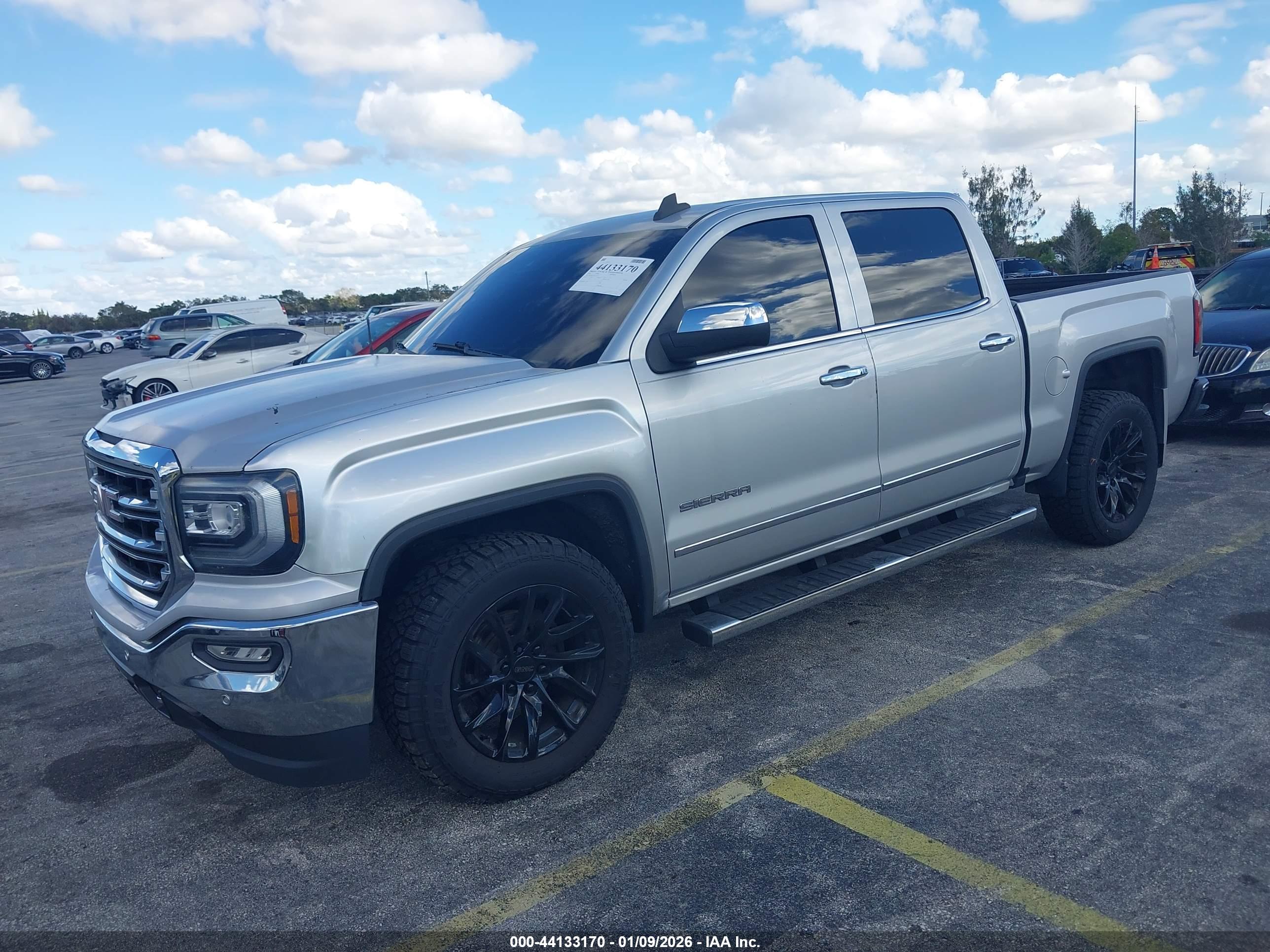 GMC SIERRA image 2