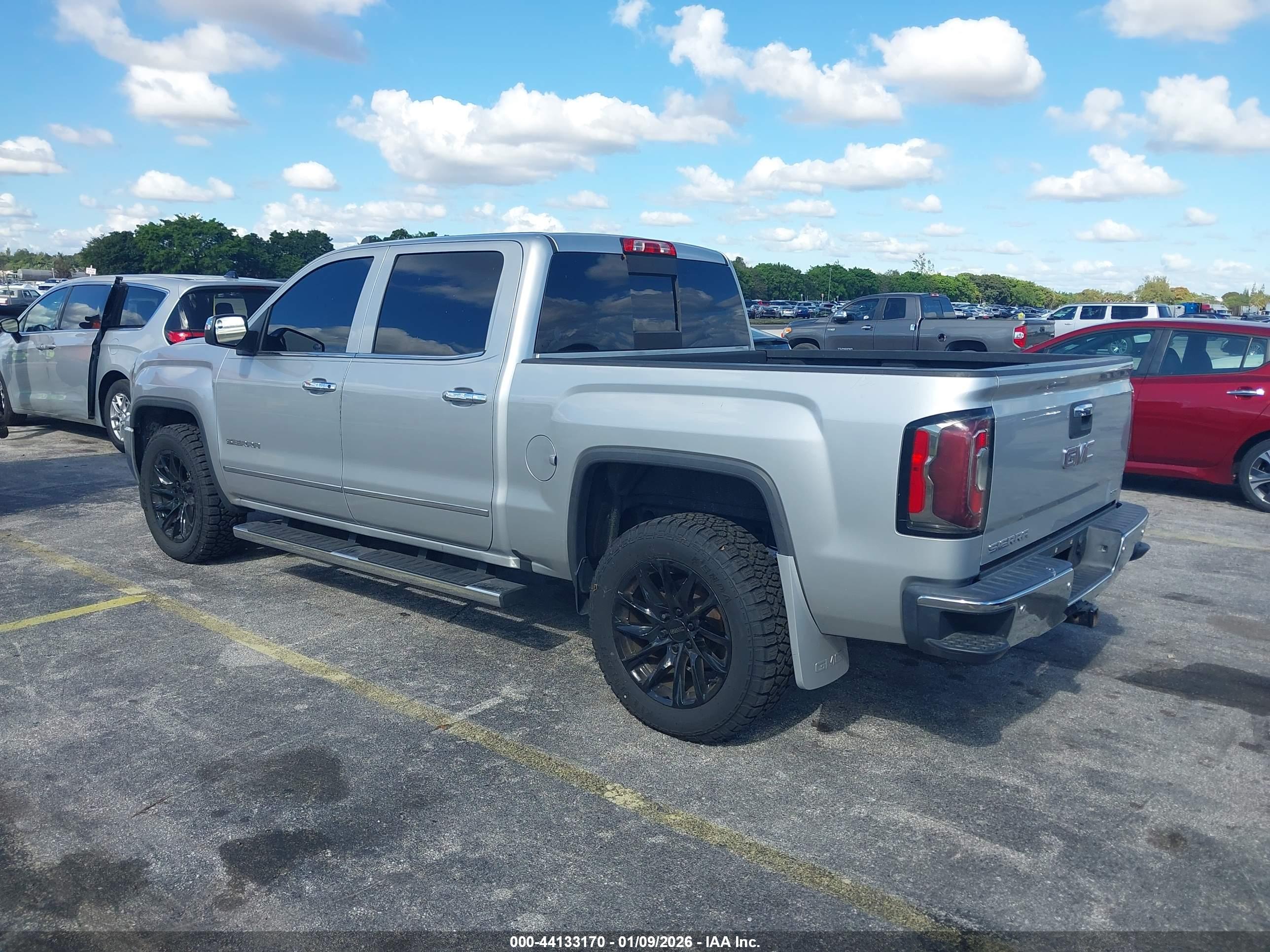GMC SIERRA image 3