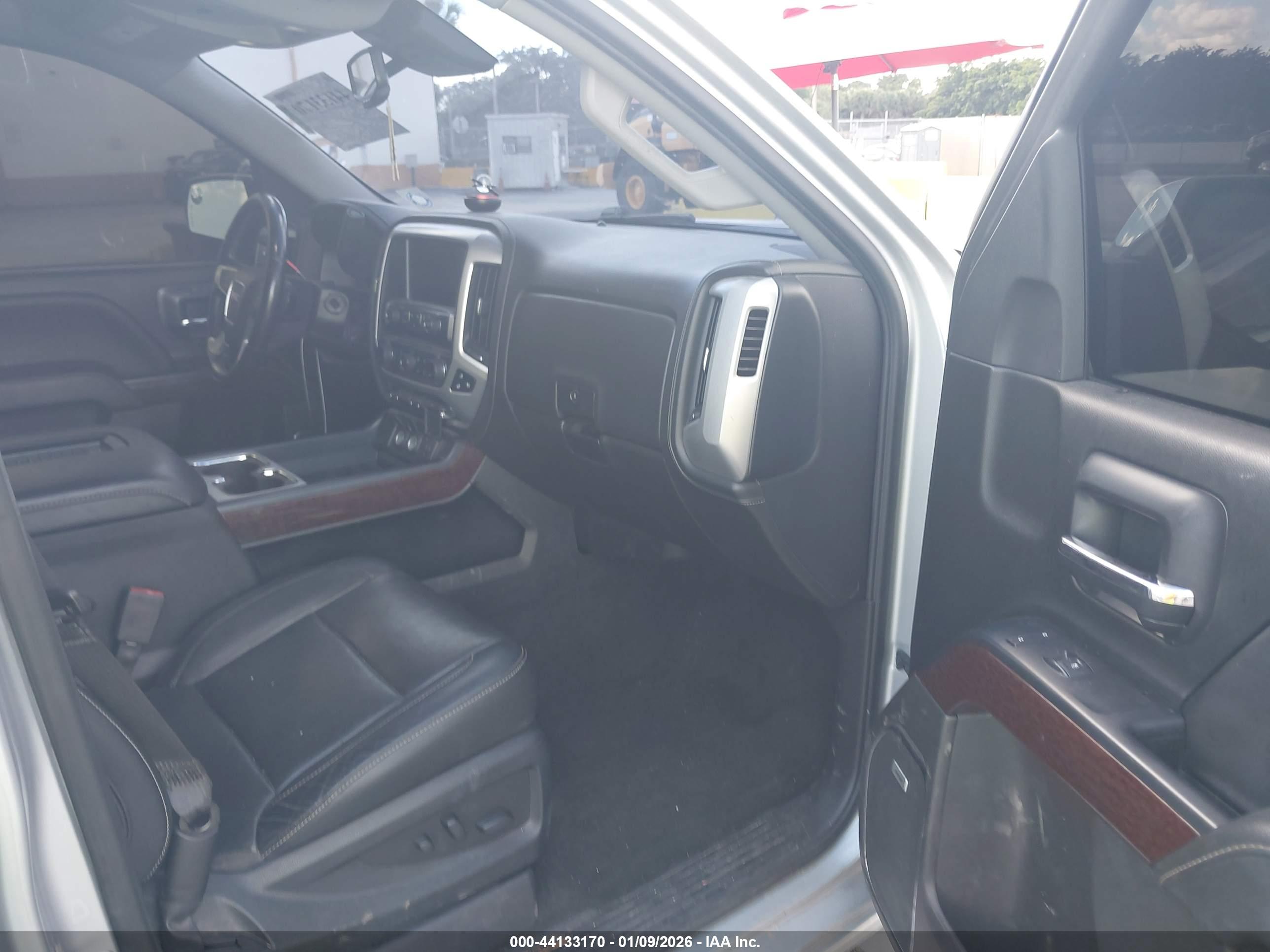 GMC SIERRA image 5