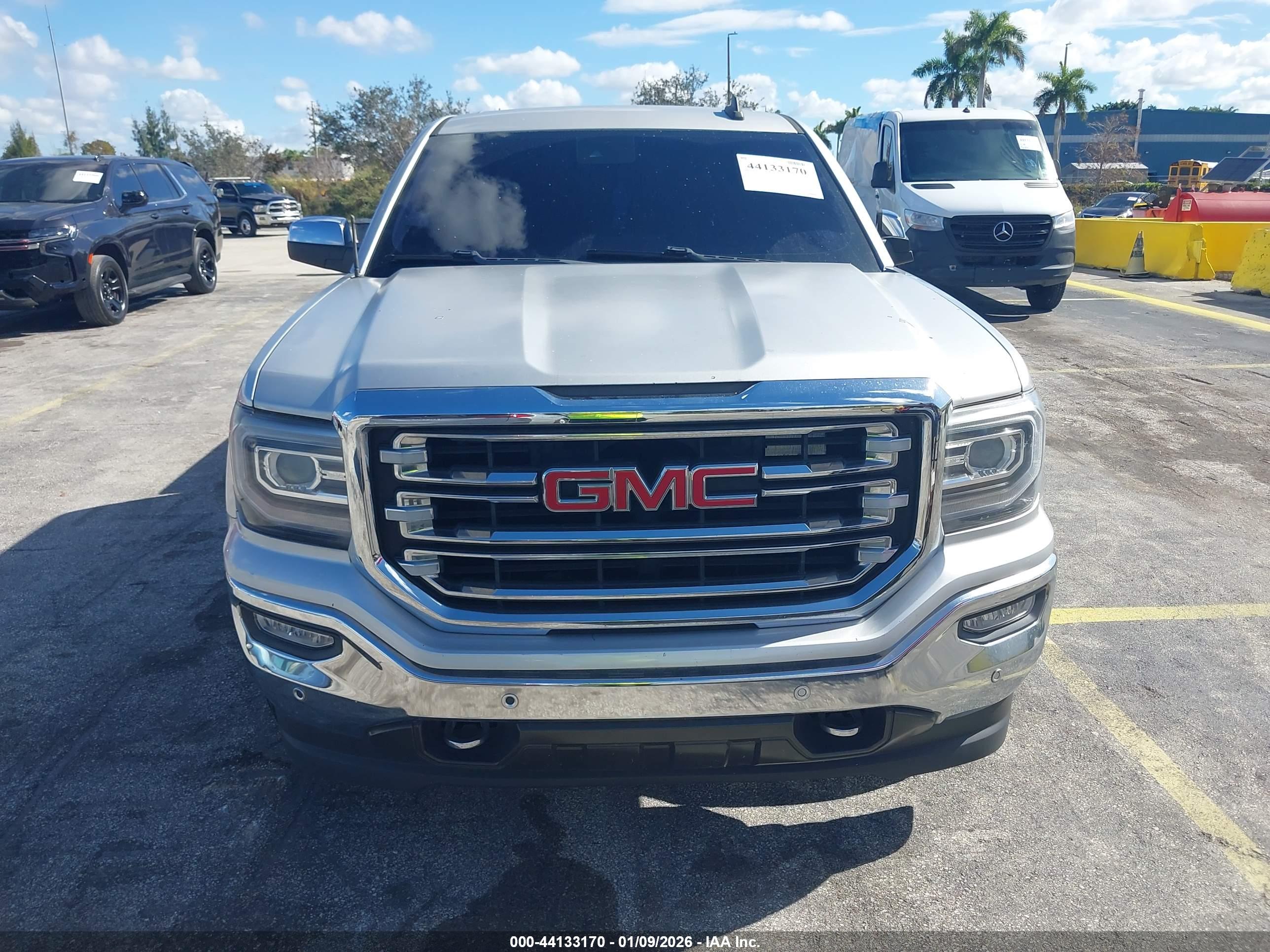 GMC SIERRA image 6