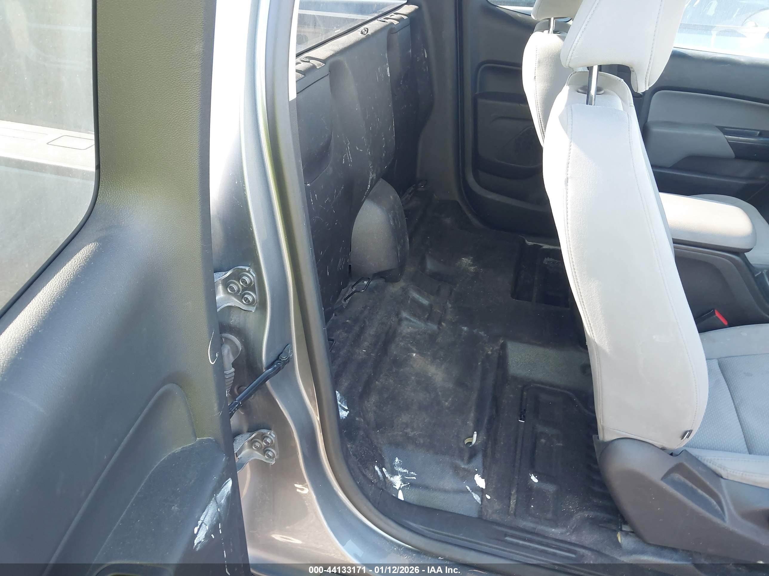 CHEVROLET COLORADO image 8