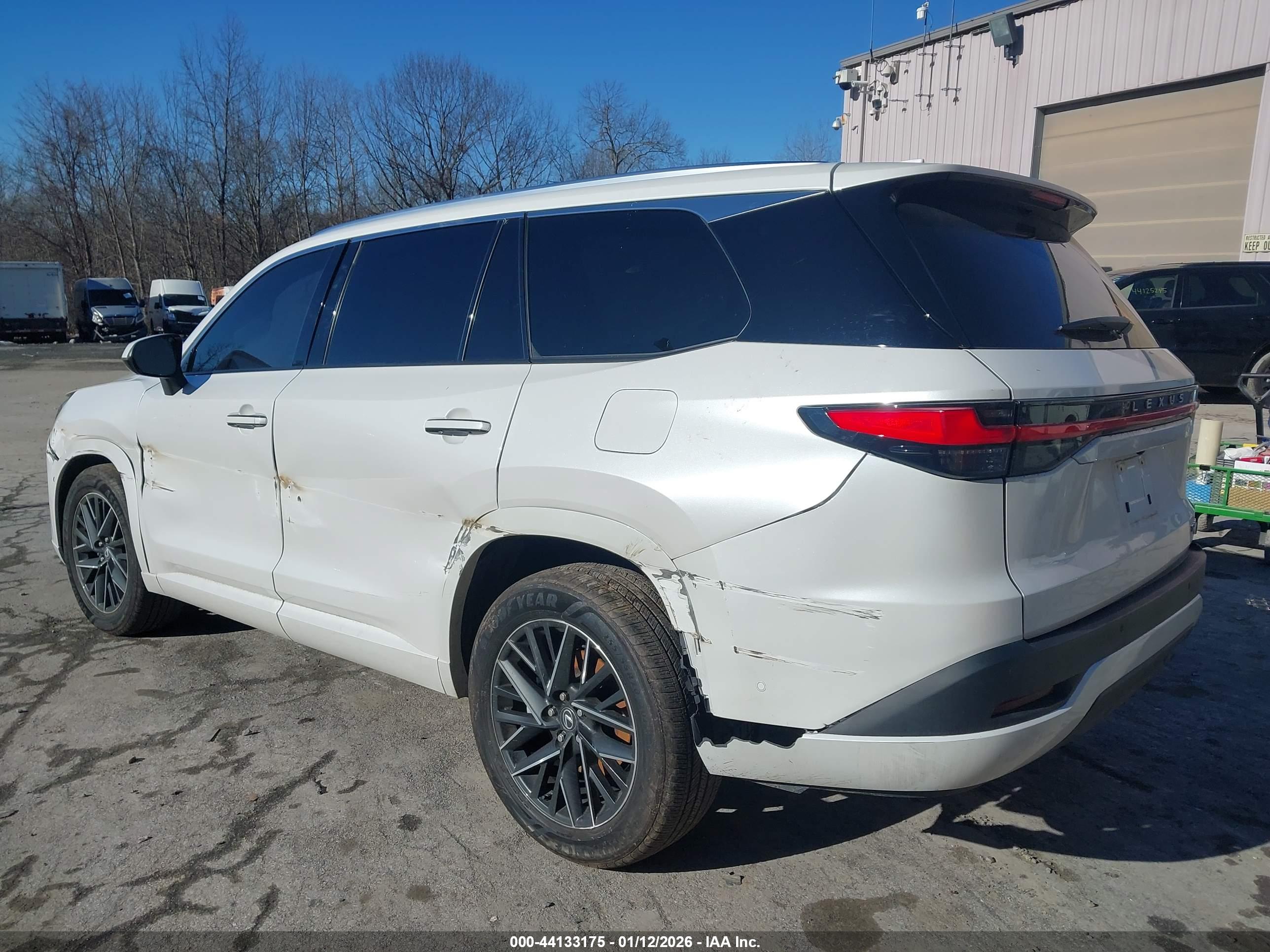 LEXUS TX image 3