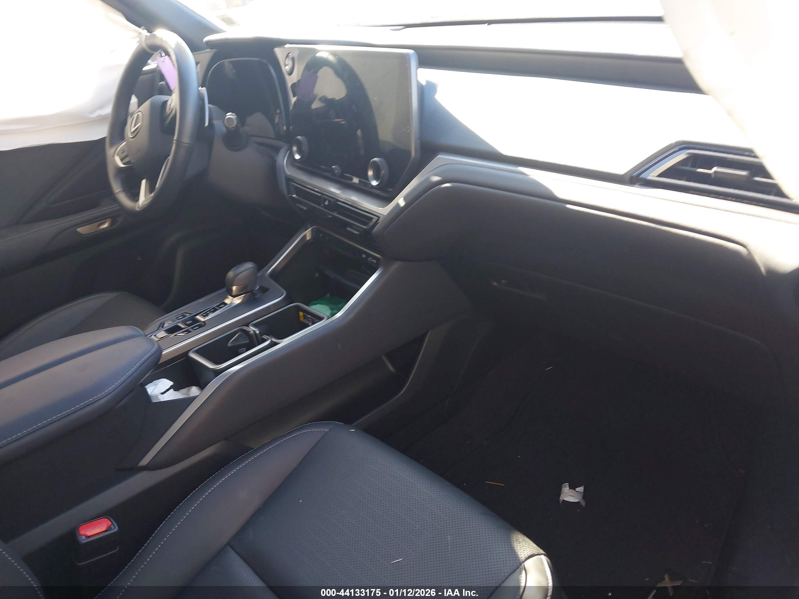 LEXUS TX image 5
