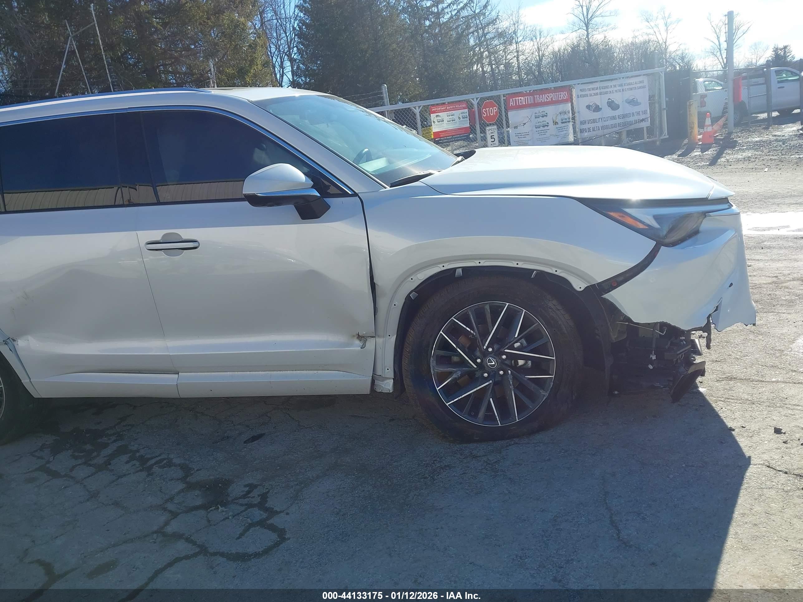 LEXUS TX image 6
