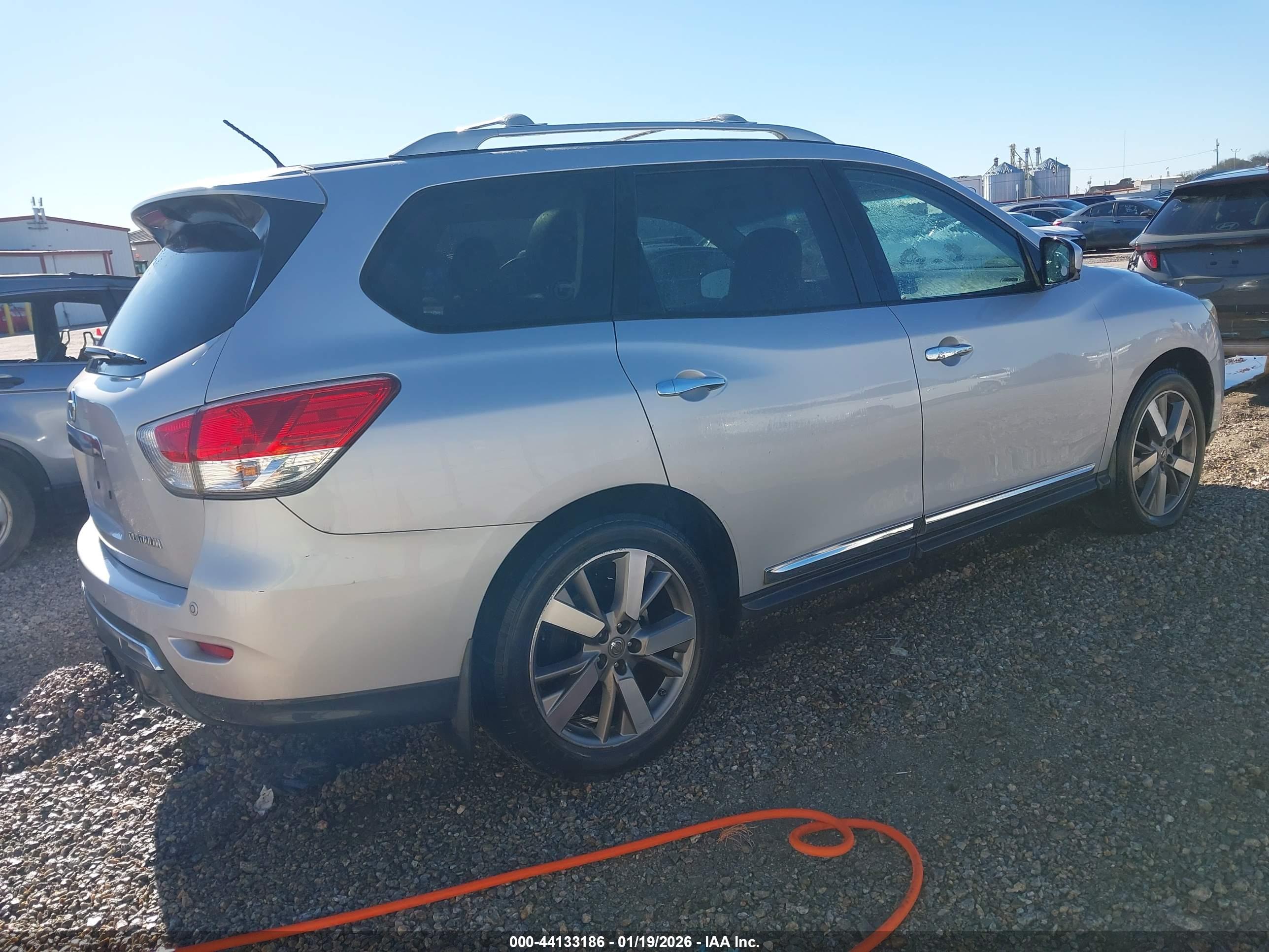 NISSAN PATHFINDER image 4