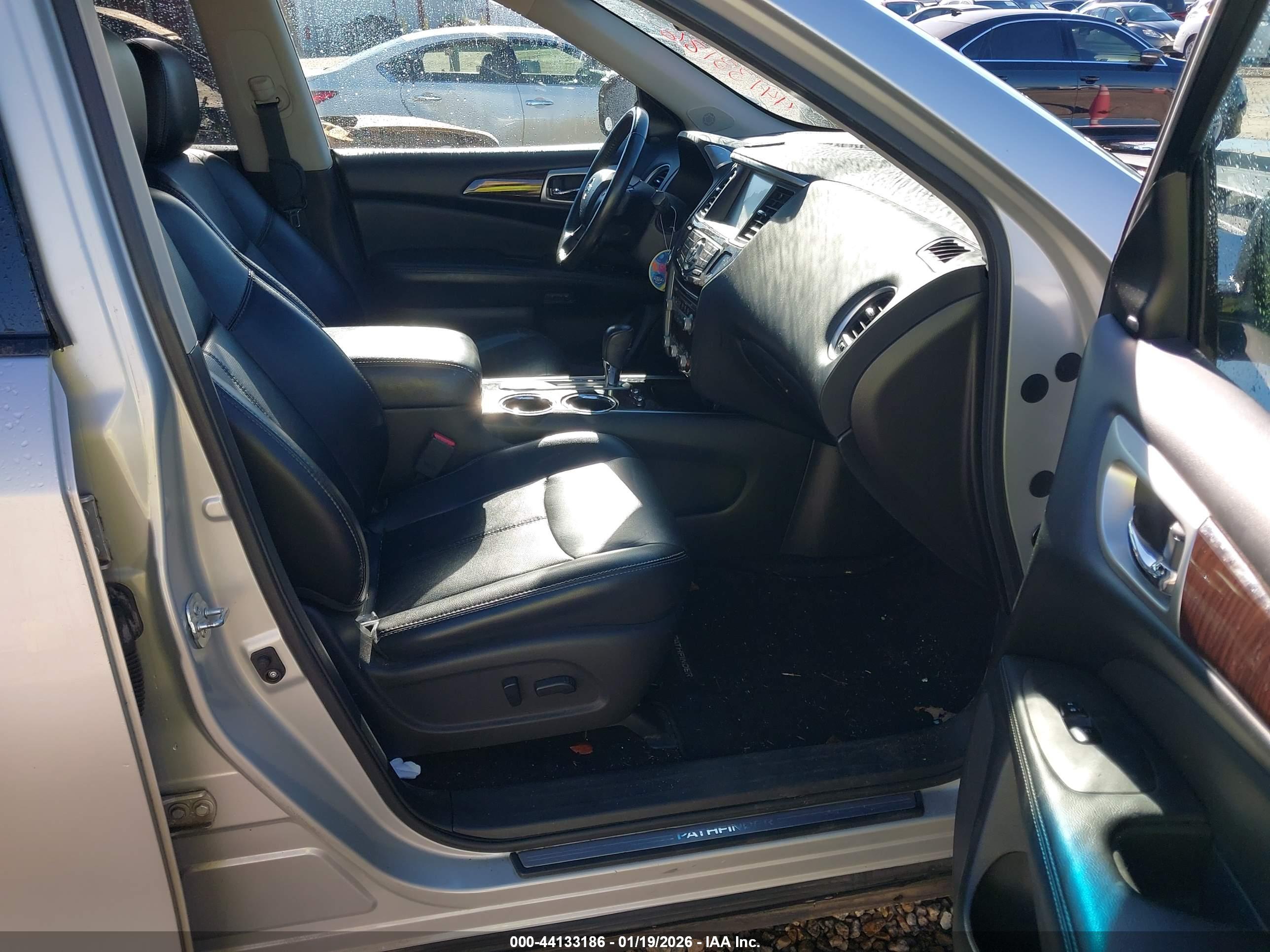 NISSAN PATHFINDER image 5