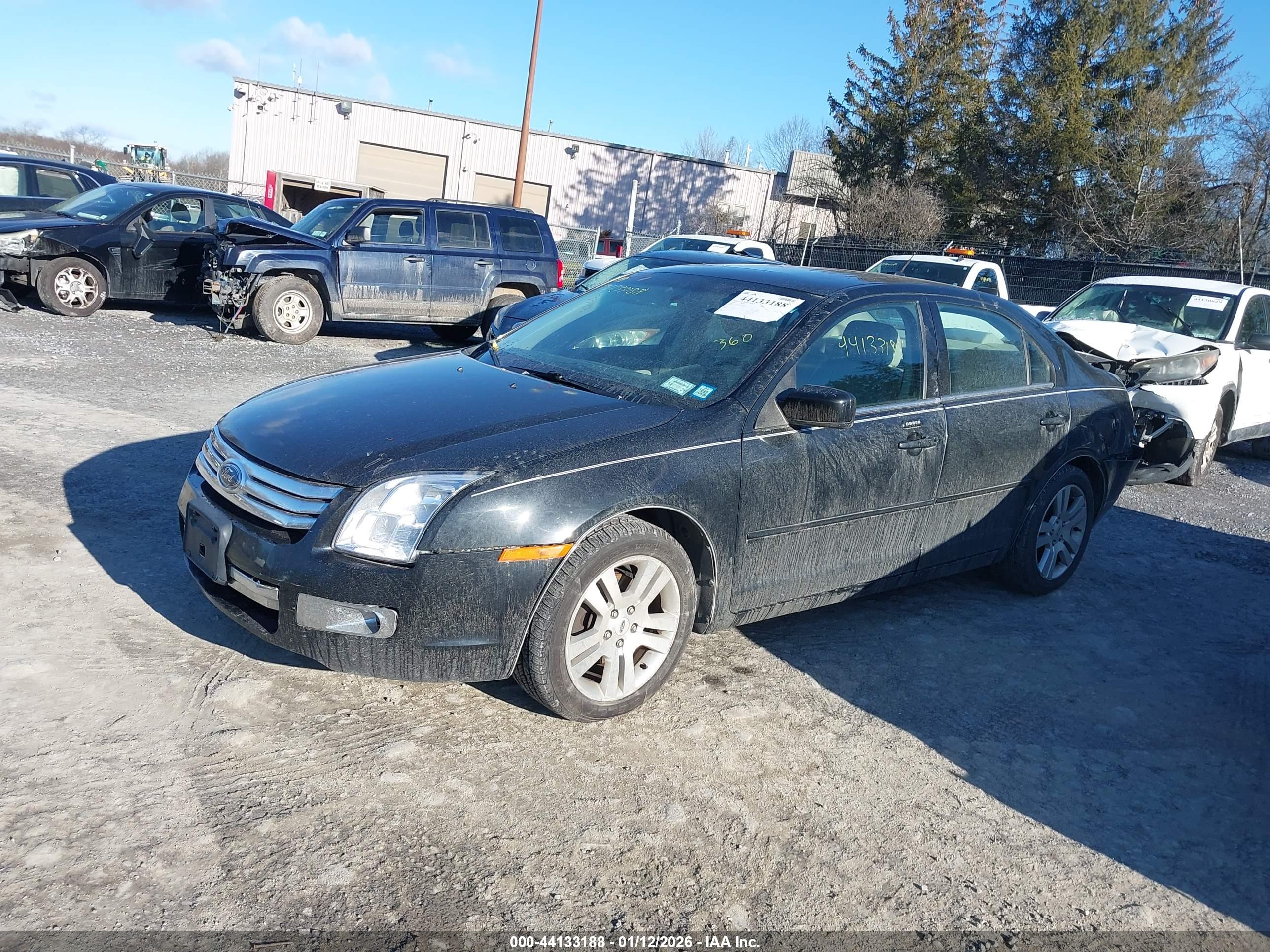 FORD FUSION image 2