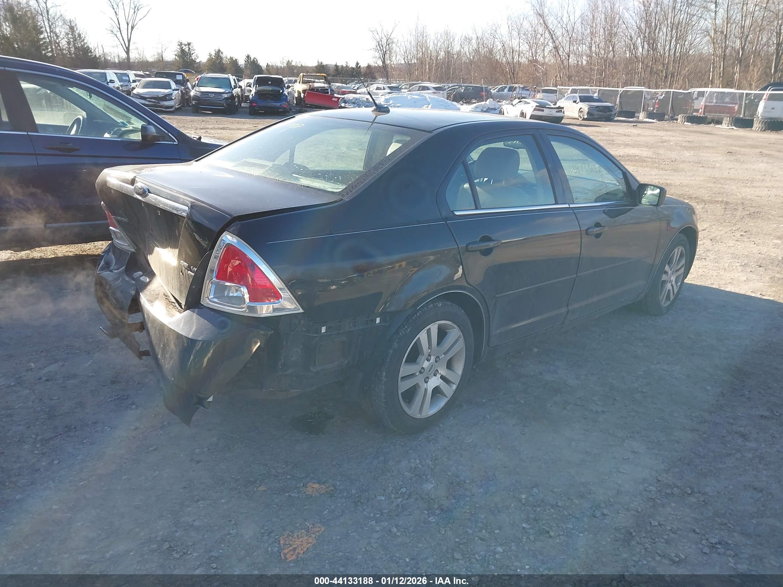 FORD FUSION image 4