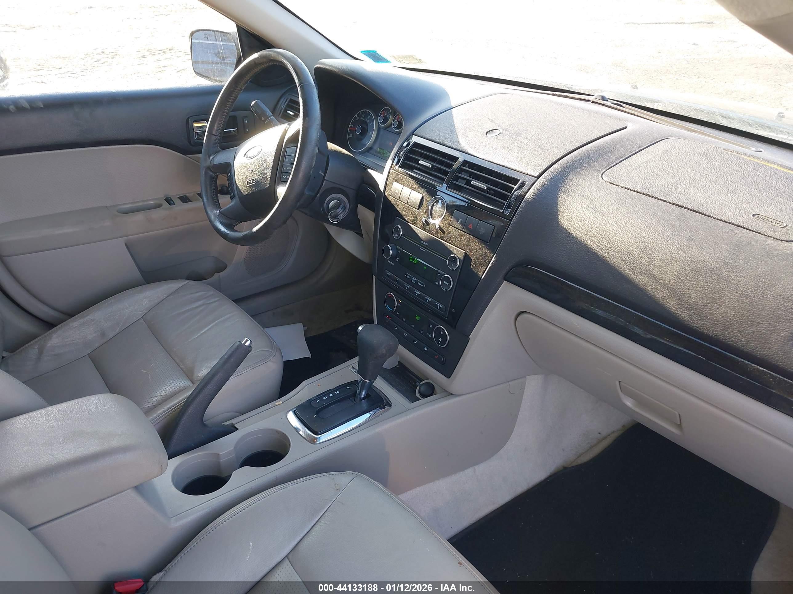 FORD FUSION image 5