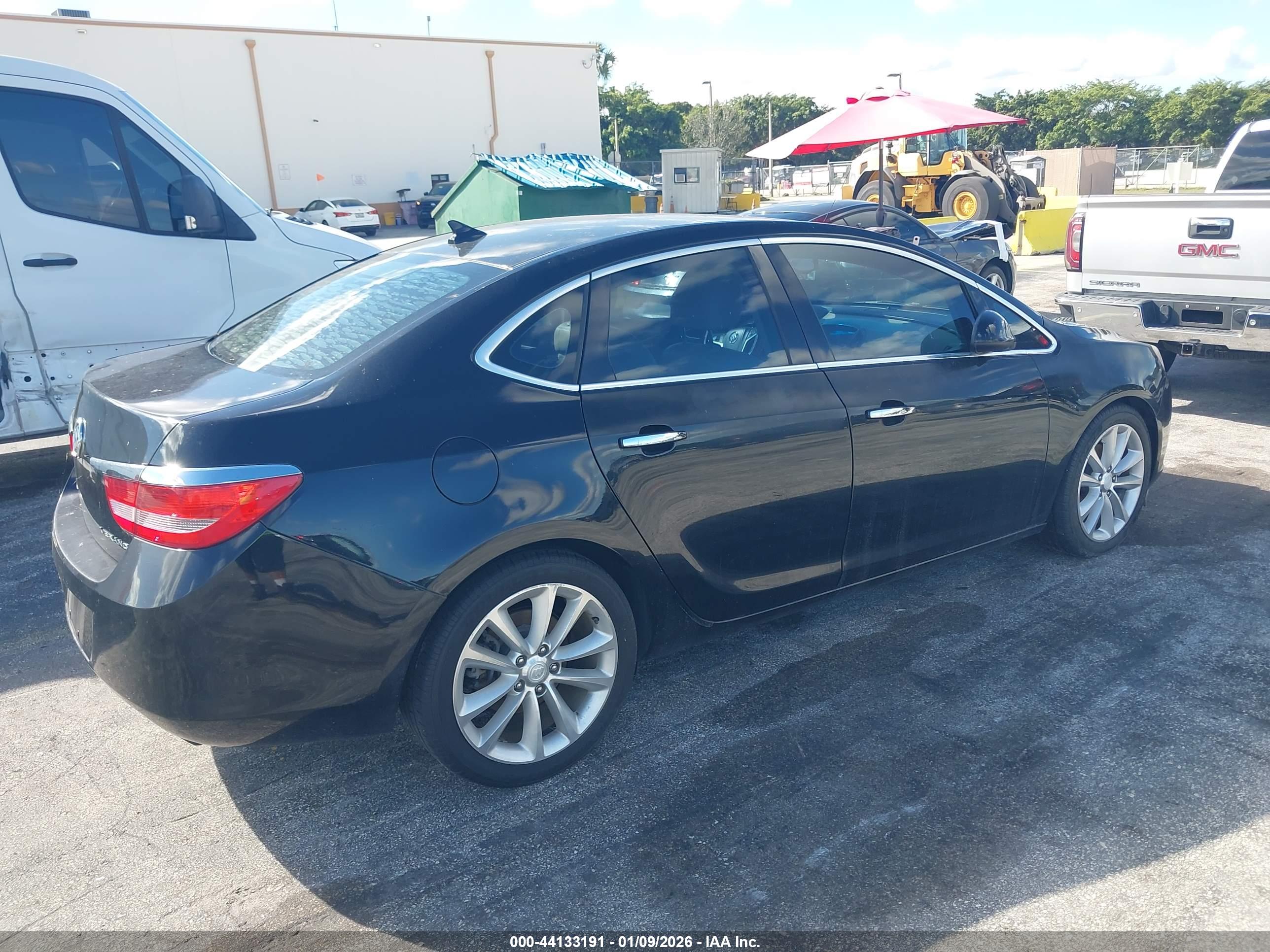 BUICK VERANO image 4